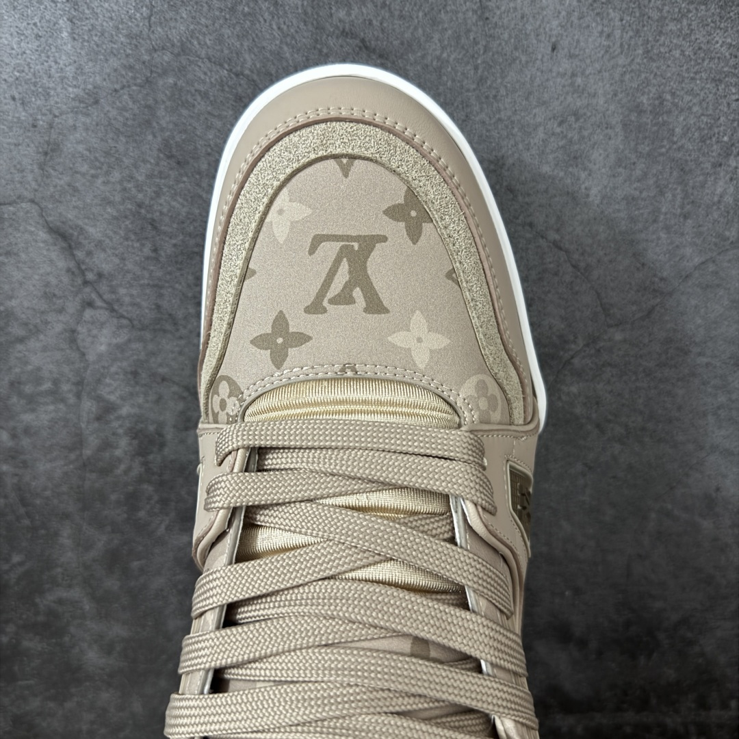 图片[5]-【YS纯原】 LOUIS VUITTON 路易威登 LV Trainer 新款军绿印花 顶货芯片代购版本 原版购入开发 ✦ 光滑牛皮革描绘Monogram图案，复古篮球灵感启发 ✦ #54标识追溯品牌诞生的1854年，细节满载 ✦ 原版定制进口头层牛皮鞋面，质感在线 ✦ 原版定制透气网里，清爽不闷脚 ✦ 原版开模防滑T材质大底，耐磨稳定 ✦ 底厚3CM，自然增高不笨重 ✦ 配送精美包装，零瑕疵工艺 尺码：39-45-选品中心