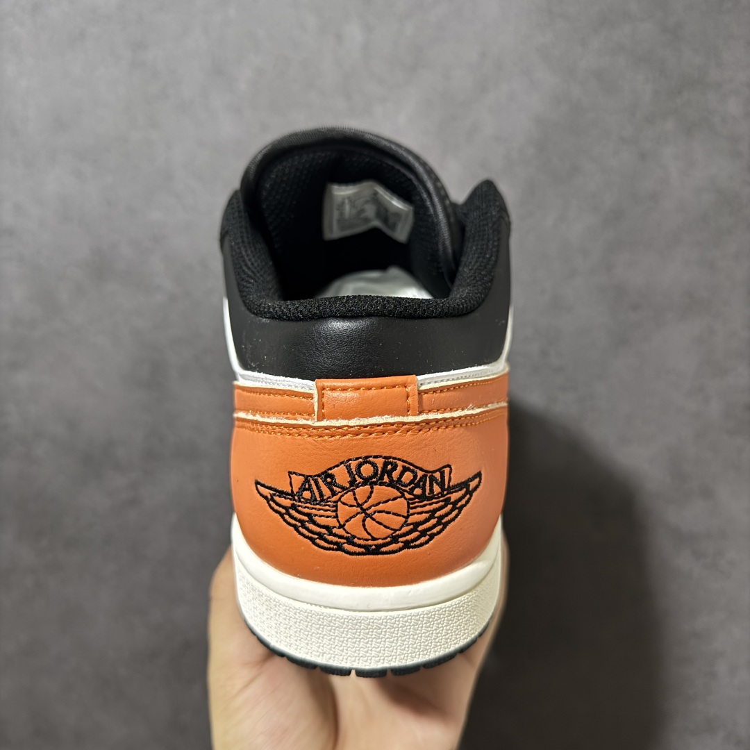 图片[4]-【H11纯原】Nike Air Jordan 1 Low SE AJ1 乔一 舒适贴合 防滑耐磨 低帮 复古篮球鞋 货号：553558-081 尺码：35.5 36 36.5 37.5 38 38.5 39 40 40.5 41 42 42.5 43 44 45 46 47.5 #H11顶级纯原 纯原外贸平台特供订单 #全套原纸板楦头开发 #原厂特供材料配套加持 #确保原汁原味 完美呈现版型 #原档数据独家私模大底 #男女鞋同步官方开发至48.5 #原装进口轻量化鞋垫 #进口港宝加持 后跟自然饱满 还原公司包裹性 #鞋面采用原装数据贴合技术 #全方位贴合包裹脚型 #鞋跟部鞋底牵引设计 #提供强大的抓地性能 #更适应不同实战场地路面-选品中心