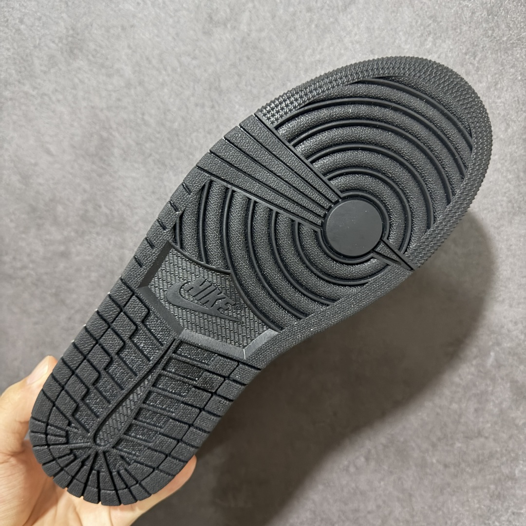 图片[9]-【H11纯原】Nike Air Jordan 1 Low SE AJ1 乔一 舒适贴合 防滑耐磨 低帮 复古篮球鞋 货号：553558-081 尺码：35.5 36 36.5 37.5 38 38.5 39 40 40.5 41 42 42.5 43 44 45 46 47.5 #H11顶级纯原 纯原外贸平台特供订单 #全套原纸板楦头开发 #原厂特供材料配套加持 #确保原汁原味 完美呈现版型 #原档数据独家私模大底 #男女鞋同步官方开发至48.5 #原装进口轻量化鞋垫 #进口港宝加持 后跟自然饱满 还原公司包裹性 #鞋面采用原装数据贴合技术 #全方位贴合包裹脚型 #鞋跟部鞋底牵引设计 #提供强大的抓地性能 #更适应不同实战场地路面-选品中心