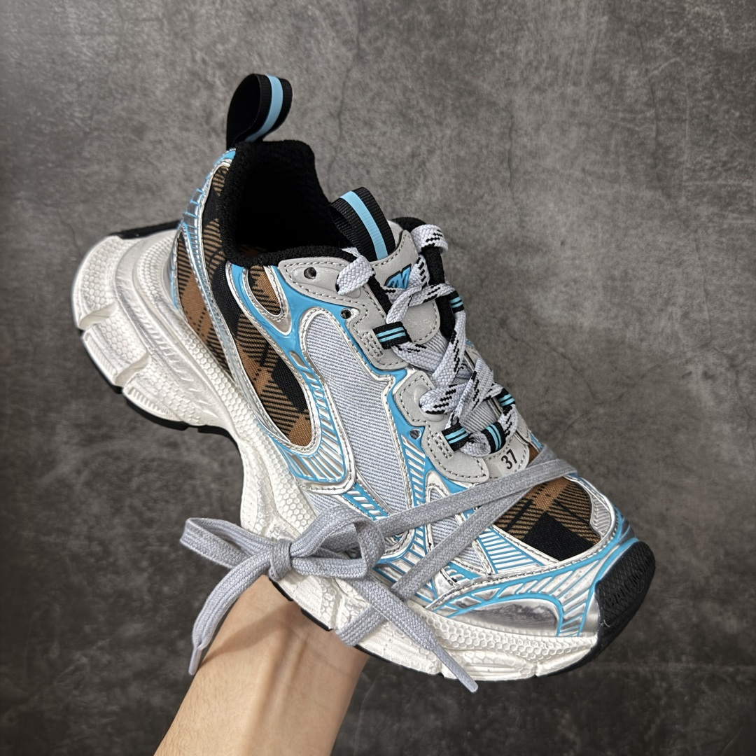图片[3]-【VG零售版】BALENCIAGA 3XL Sneakers 巴黎世家十代网布系带低帮走秀复古老爹鞋 尼龙格子拼色 全套原纸板楦头开发 最原汁原味的灵魂版型 全鞋荧光划线卡点 胶水把控整洁度追求极致完美 每一双都是工艺品 多重QC质检 超越公司货的品控标准 实实在在的免检产品 原盒原配 正确字体电绣 粗细、位置、大小正确 侧边TPU 透气孔匹配意产原版 正确分离大底 TPU软底 原版一致大底LOGO 立体感十足 原厂皮料水洗做旧 采购原厂网纱 不含皮革 网布材料和聚氨酯 磨损效果 鞋头边缘和后帮 Balenciaga 徽标 鞋面和后跟凸印尺码 鞋舌 3XL 橡胶品牌标识和反光细节 鞋帮拉袢和鞋舌拉祥 配反光细节 备用鞋带在鞋履前侧 可在穿着前取下 便于不同造型搭配 正常尺码 尺码：35 36 37 38 39 40 41 42 43 44 45 46-选品中心