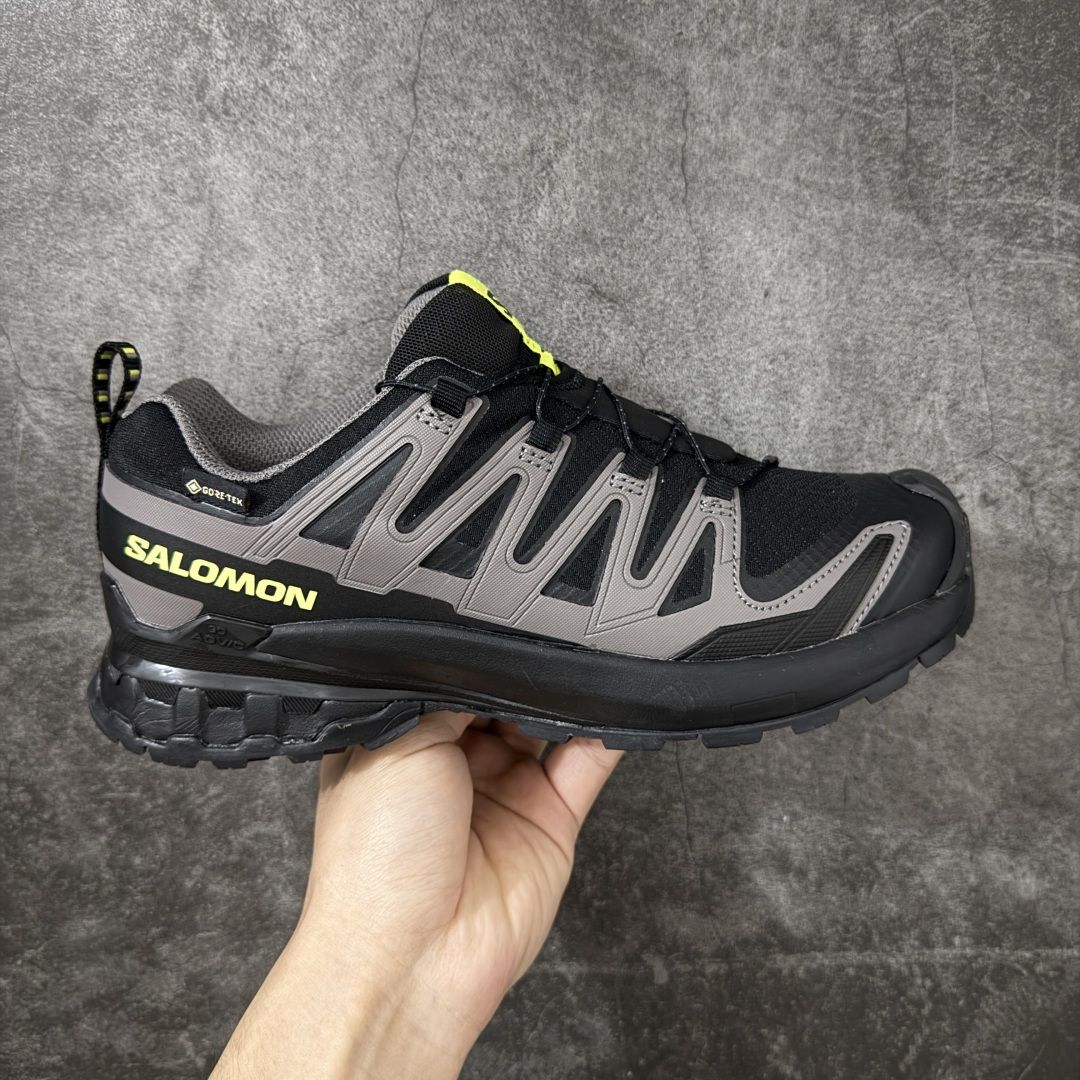 【纯原S版】SALOMON萨洛蒙 XA Pro 3D V9 GTX 圆头 支撑抓地 低帮 户外功能鞋 黑色 479873 原版开发 私模大底 成本极高 完美细节品质💪🏻 代购级百搭徒步鞋，适合在各种复杂地形中使用 Contagrip橡胶大底：具备卓越的抓地力，适用于泥泞、石头路面等复杂地形，确保穿着者稳如磐石。 Sensifit技术：智能鞋楦设计可全方位贴合足部，提供出色的包裹性，减少鞋子与脚之间的摩擦，使双脚在运动中更加稳定。 尺码：36--45-选品中心