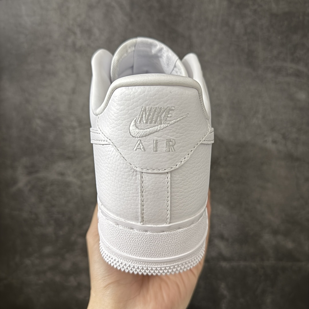 图片[4]-【Mok头层版】NOCTA×Nike Air Force 1 Low certified lover boy 经典 Drake联名 低帮空军一号休闲板鞋 CZ8065-100 顶级空军 皮料质感满分💯 超细腻纳帕头层软皮 全鞋电脑针车 工整有序 原厂港宝加持完美还原灵魂版型 原盒原配从里到外百分百还原 原厂全头层原厂皮料 原标原盒 内置Sole气垫 中底白色背胶 中底划线 已经无限的接近公司 原厂楦头 原厂刺绣 后跟弧度修正 正确中底四线防伪 尺码：36 36.5 37.5 38 38.5 39 40 40.5 41 42 42.5 43 44 44.5 45 46 47.5-选品中心