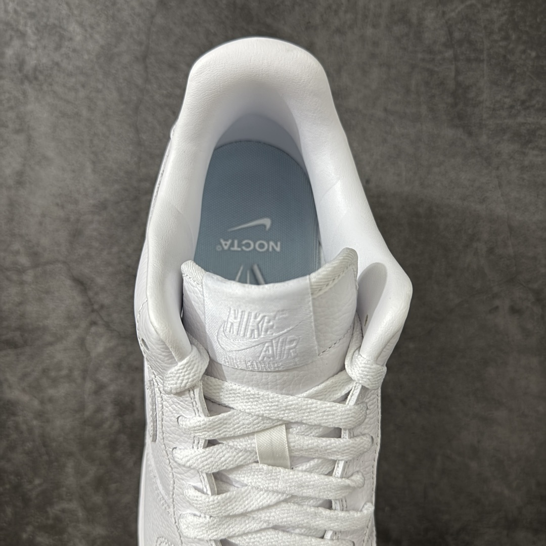 图片[8]-【Mok头层版】NOCTA×Nike Air Force 1 Low certified lover boy 经典 Drake联名 低帮空军一号休闲板鞋 CZ8065-100 顶级空军 皮料质感满分💯 超细腻纳帕头层软皮 全鞋电脑针车 工整有序 原厂港宝加持完美还原灵魂版型 原盒原配从里到外百分百还原 原厂全头层原厂皮料 原标原盒 内置Sole气垫 中底白色背胶 中底划线 已经无限的接近公司 原厂楦头 原厂刺绣 后跟弧度修正 正确中底四线防伪 尺码：36 36.5 37.5 38 38.5 39 40 40.5 41 42 42.5 43 44 44.5 45 46 47.5-选品中心