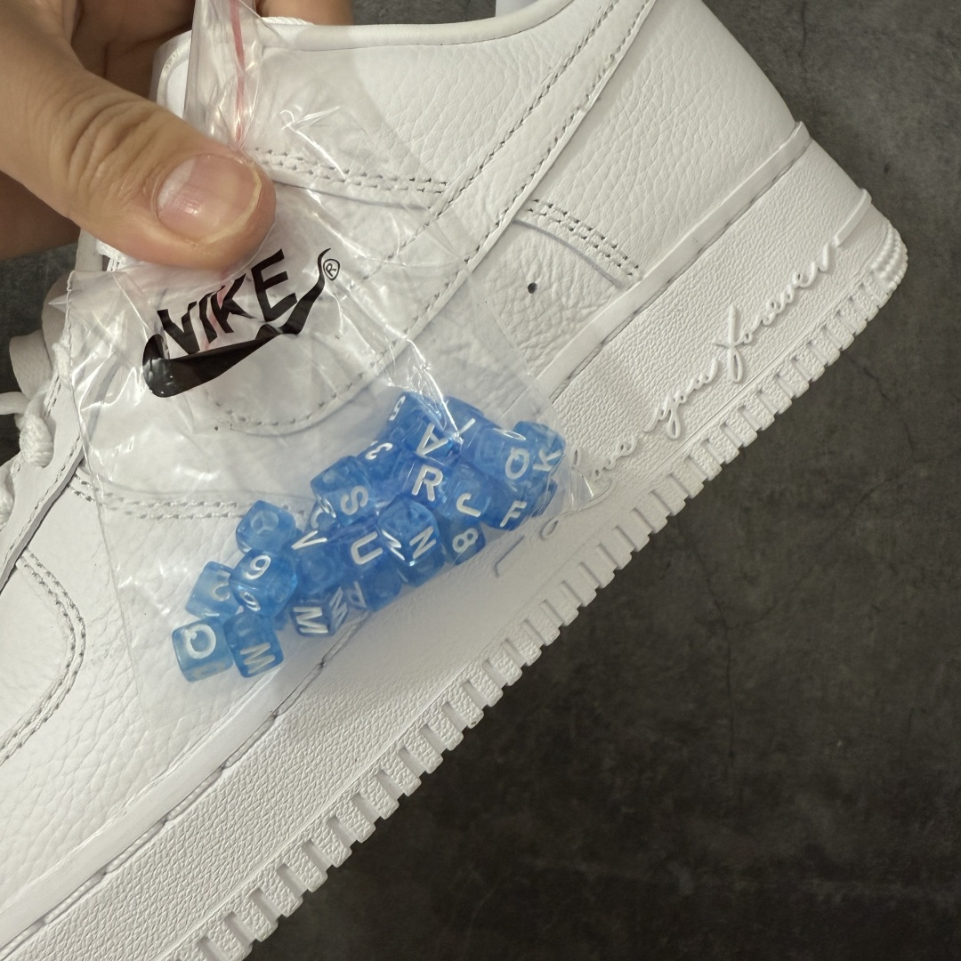 图片[9]-【Mok头层版】NOCTA×Nike Air Force 1 Low certified lover boy 经典 Drake联名 低帮空军一号休闲板鞋 CZ8065-100 顶级空军 皮料质感满分💯 超细腻纳帕头层软皮 全鞋电脑针车 工整有序 原厂港宝加持完美还原灵魂版型 原盒原配从里到外百分百还原 原厂全头层原厂皮料 原标原盒 内置Sole气垫 中底白色背胶 中底划线 已经无限的接近公司 原厂楦头 原厂刺绣 后跟弧度修正 正确中底四线防伪 尺码：36 36.5 37.5 38 38.5 39 40 40.5 41 42 42.5 43 44 44.5 45 46 47.5-选品中心
