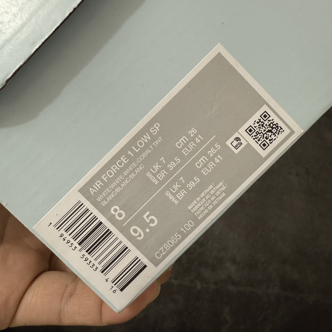 图片[10]-【Mok头层版】NOCTA×Nike Air Force 1 Low certified lover boy 经典 Drake联名 低帮空军一号休闲板鞋 CZ8065-100 顶级空军 皮料质感满分💯 超细腻纳帕头层软皮 全鞋电脑针车 工整有序 原厂港宝加持完美还原灵魂版型 原盒原配从里到外百分百还原 原厂全头层原厂皮料 原标原盒 内置Sole气垫 中底白色背胶 中底划线 已经无限的接近公司 原厂楦头 原厂刺绣 后跟弧度修正 正确中底四线防伪 尺码：36 36.5 37.5 38 38.5 39 40 40.5 41 42 42.5 43 44 44.5 45 46 47.5-选品中心