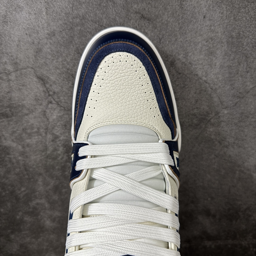 图片[5]-【天花板/Goat版】 市场最强版 没有之一的存在💪🏻 Louis Vuitton LV Trainer 系列全新版上架 手里有正品的可以对比下🆚懂货的看细节‼️ 此版品质是市场从未达到的新高度！ 整体版型 皮料 牛仔布的色差 压花纹路清晰度 后跟版型等等 都可以自行对比[机智]吊打市场所有货，怒甩十条街的那种，直接来正品对比图🆚，欢迎拿市场各大工厂的货来对比！ 尺码：40-45码-选品中心