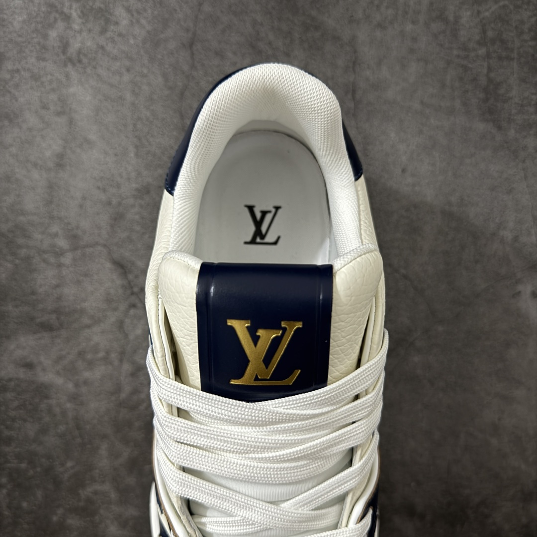 图片[8]-【天花板/Goat版】 市场最强版 没有之一的存在💪🏻 Louis Vuitton LV Trainer 系列全新版上架 手里有正品的可以对比下🆚懂货的看细节‼️ 此版品质是市场从未达到的新高度！ 整体版型 皮料 牛仔布的色差 压花纹路清晰度 后跟版型等等 都可以自行对比[机智]吊打市场所有货，怒甩十条街的那种，直接来正品对比图🆚，欢迎拿市场各大工厂的货来对比！ 尺码：40-45码-选品中心