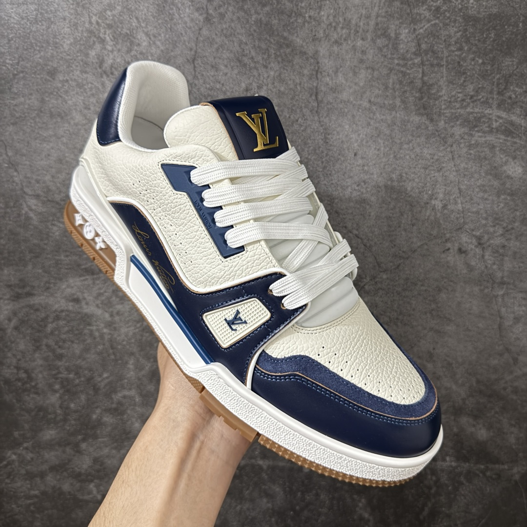 图片[3]-【天花板/Goat版】 市场最强版 没有之一的存在💪🏻 Louis Vuitton LV Trainer 系列全新版上架 手里有正品的可以对比下🆚懂货的看细节‼️ 此版品质是市场从未达到的新高度！ 整体版型 皮料 牛仔布的色差 压花纹路清晰度 后跟版型等等 都可以自行对比[机智]吊打市场所有货，怒甩十条街的那种，直接来正品对比图🆚，欢迎拿市场各大工厂的货来对比！ 尺码：40-45码-选品中心