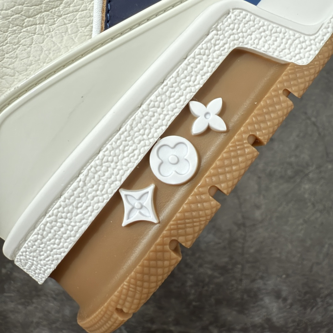 图片[3]-【天花板/Goat版】 市场最强版 没有之一的存在💪🏻 Louis Vuitton LV Trainer 系列全新版上架 手里有正品的可以对比下🆚懂货的看细节‼️ 此版品质是市场从未达到的新高度！ 整体版型 皮料 牛仔布的色差 压花纹路清晰度 后跟版型等等 都可以自行对比[机智]吊打市场所有货，怒甩十条街的那种，直接来正品对比图🆚，欢迎拿市场各大工厂的货来对比！ 尺码：40-45码-选品中心