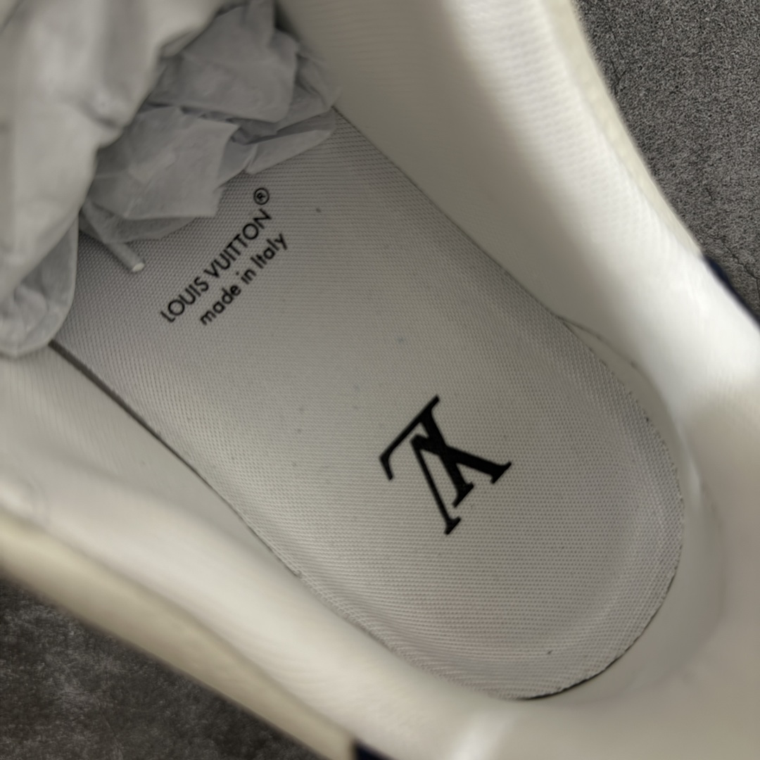 图片[9]-【天花板/Goat版】 市场最强版 没有之一的存在💪🏻 Louis Vuitton LV Trainer 系列全新版上架 手里有正品的可以对比下🆚懂货的看细节‼️ 此版品质是市场从未达到的新高度！ 整体版型 皮料 牛仔布的色差 压花纹路清晰度 后跟版型等等 都可以自行对比[机智]吊打市场所有货，怒甩十条街的那种，直接来正品对比图🆚，欢迎拿市场各大工厂的货来对比！ 尺码：40-45码-选品中心