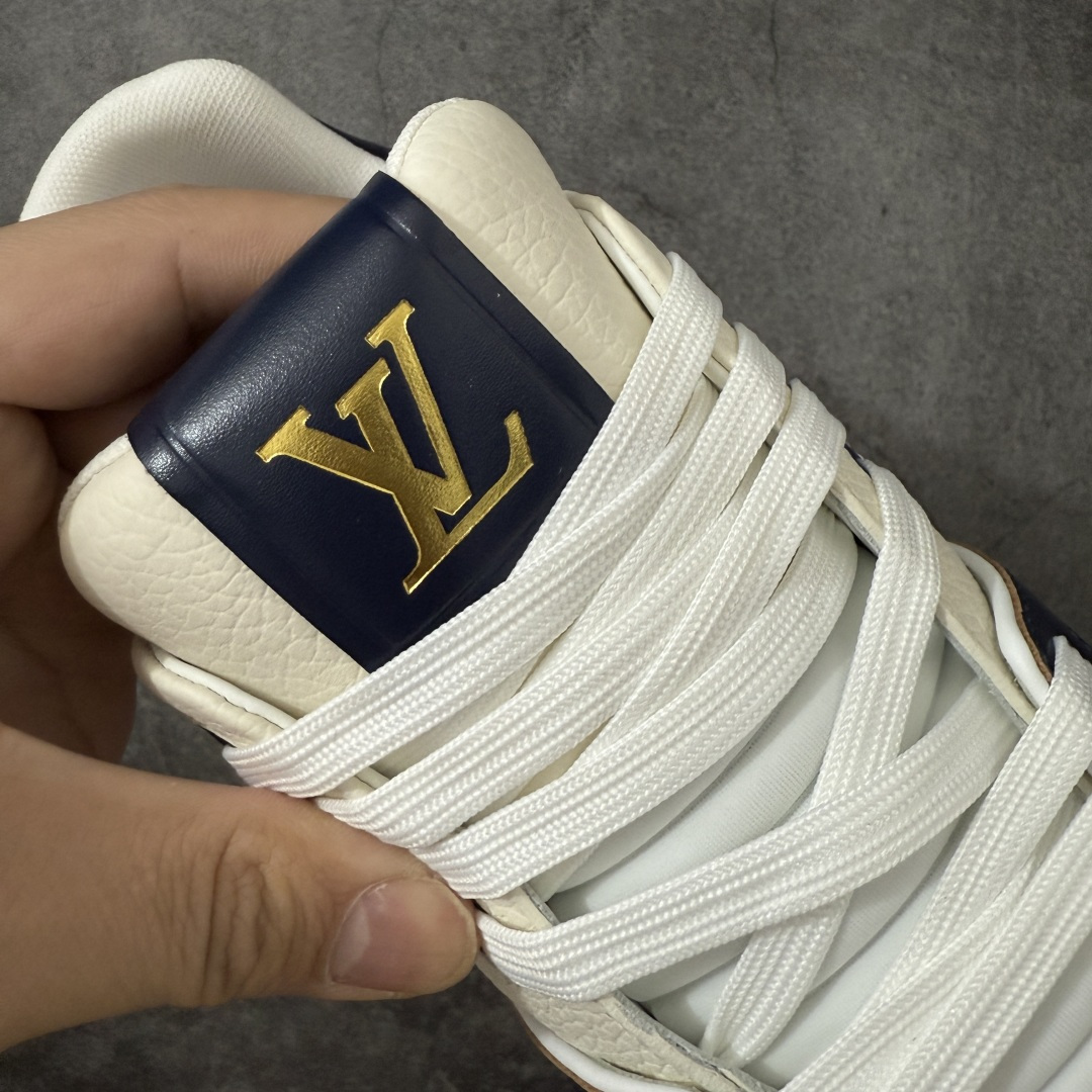 图片[7]-【天花板/Goat版】 市场最强版 没有之一的存在💪🏻 Louis Vuitton LV Trainer 系列全新版上架 手里有正品的可以对比下🆚懂货的看细节‼️ 此版品质是市场从未达到的新高度！ 整体版型 皮料 牛仔布的色差 压花纹路清晰度 后跟版型等等 都可以自行对比[机智]吊打市场所有货，怒甩十条街的那种，直接来正品对比图🆚，欢迎拿市场各大工厂的货来对比！ 尺码：40-45码-选品中心