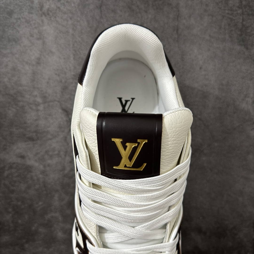 图片[8]-【天花板/Goat版】 市场最强版 没有之一的存在💪🏻 Louis Vuitton LV Trainer 系列全新版上架 手里有正品的可以对比下🆚懂货的看细节‼️ 此版品质是市场从未达到的新高度！ 整体版型 皮料 牛仔布的色差 压花纹路清晰度 后跟版型等等 都可以自行对比[机智]吊打市场所有货，怒甩十条街的那种，直接来正品对比图🆚，欢迎拿市场各大工厂的货来对比！ 尺码：40-45码-选品中心