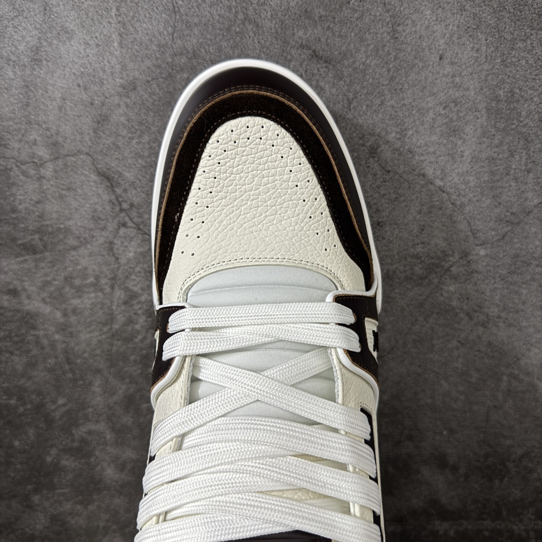 图片[5]-【天花板/Goat版】 市场最强版 没有之一的存在💪🏻 Louis Vuitton LV Trainer 系列全新版上架 手里有正品的可以对比下🆚懂货的看细节‼️ 此版品质是市场从未达到的新高度！ 整体版型 皮料 牛仔布的色差 压花纹路清晰度 后跟版型等等 都可以自行对比[机智]吊打市场所有货，怒甩十条街的那种，直接来正品对比图🆚，欢迎拿市场各大工厂的货来对比！ 尺码：40-45码-选品中心