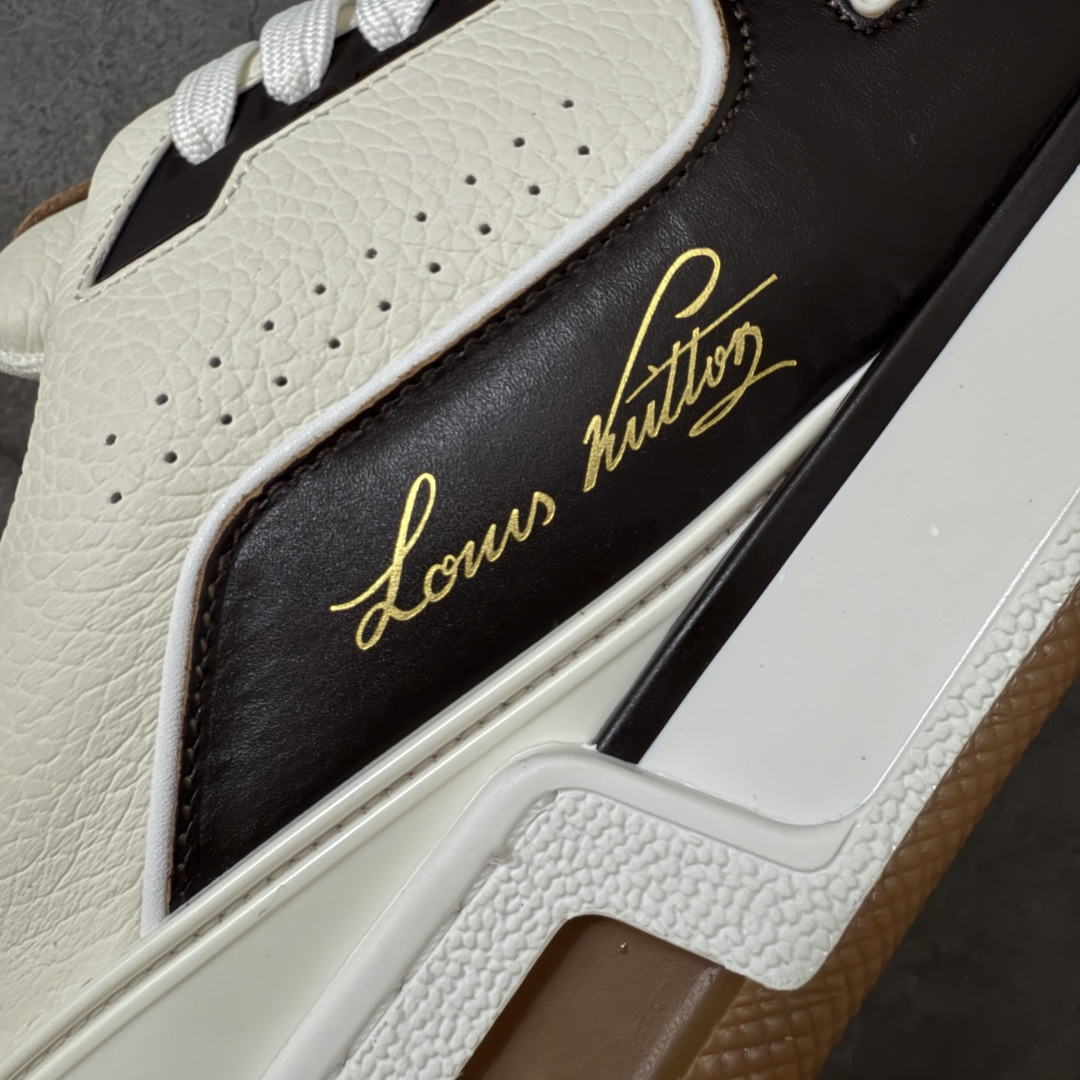 图片[4]-【天花板/Goat版】 市场最强版 没有之一的存在💪🏻 Louis Vuitton LV Trainer 系列全新版上架 手里有正品的可以对比下🆚懂货的看细节‼️ 此版品质是市场从未达到的新高度！ 整体版型 皮料 牛仔布的色差 压花纹路清晰度 后跟版型等等 都可以自行对比[机智]吊打市场所有货，怒甩十条街的那种，直接来正品对比图🆚，欢迎拿市场各大工厂的货来对比！ 尺码：40-45码-选品中心
