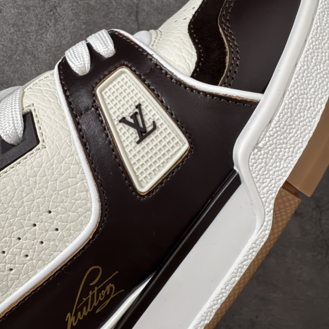 图片[5]-【天花板/Goat版】 市场最强版 没有之一的存在💪🏻 Louis Vuitton LV Trainer 系列全新版上架 手里有正品的可以对比下🆚懂货的看细节‼️ 此版品质是市场从未达到的新高度！ 整体版型 皮料 牛仔布的色差 压花纹路清晰度 后跟版型等等 都可以自行对比[机智]吊打市场所有货，怒甩十条街的那种，直接来正品对比图🆚，欢迎拿市场各大工厂的货来对比！ 尺码：40-45码-选品中心