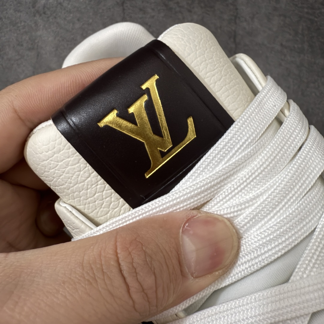 图片[7]-【天花板/Goat版】 市场最强版 没有之一的存在💪🏻 Louis Vuitton LV Trainer 系列全新版上架 手里有正品的可以对比下🆚懂货的看细节‼️ 此版品质是市场从未达到的新高度！ 整体版型 皮料 牛仔布的色差 压花纹路清晰度 后跟版型等等 都可以自行对比[机智]吊打市场所有货，怒甩十条街的那种，直接来正品对比图🆚，欢迎拿市场各大工厂的货来对比！ 尺码：40-45码-选品中心
