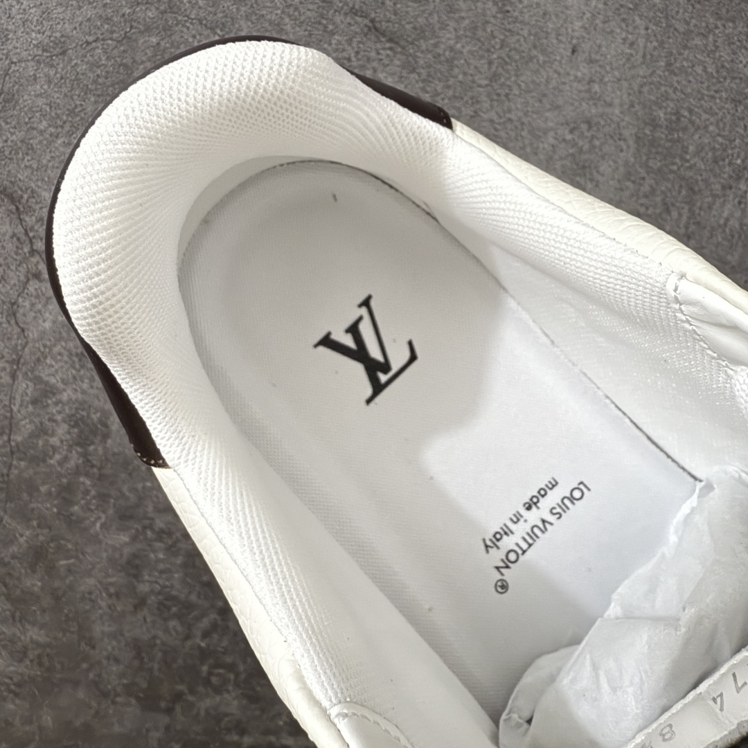 图片[9]-【天花板/Goat版】 市场最强版 没有之一的存在💪🏻 Louis Vuitton LV Trainer 系列全新版上架 手里有正品的可以对比下🆚懂货的看细节‼️ 此版品质是市场从未达到的新高度！ 整体版型 皮料 牛仔布的色差 压花纹路清晰度 后跟版型等等 都可以自行对比[机智]吊打市场所有货，怒甩十条街的那种，直接来正品对比图🆚，欢迎拿市场各大工厂的货来对比！ 尺码：40-45码-选品中心