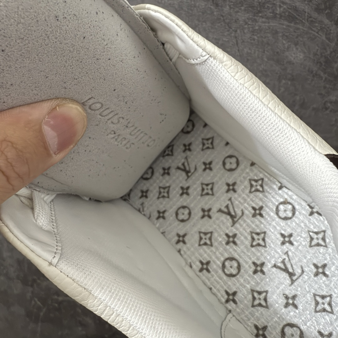 图片[10]-【天花板/Goat版】 市场最强版 没有之一的存在💪🏻 Louis Vuitton LV Trainer 系列全新版上架 手里有正品的可以对比下🆚懂货的看细节‼️ 此版品质是市场从未达到的新高度！ 整体版型 皮料 牛仔布的色差 压花纹路清晰度 后跟版型等等 都可以自行对比[机智]吊打市场所有货，怒甩十条街的那种，直接来正品对比图🆚，欢迎拿市场各大工厂的货来对比！ 尺码：40-45码-选品中心
