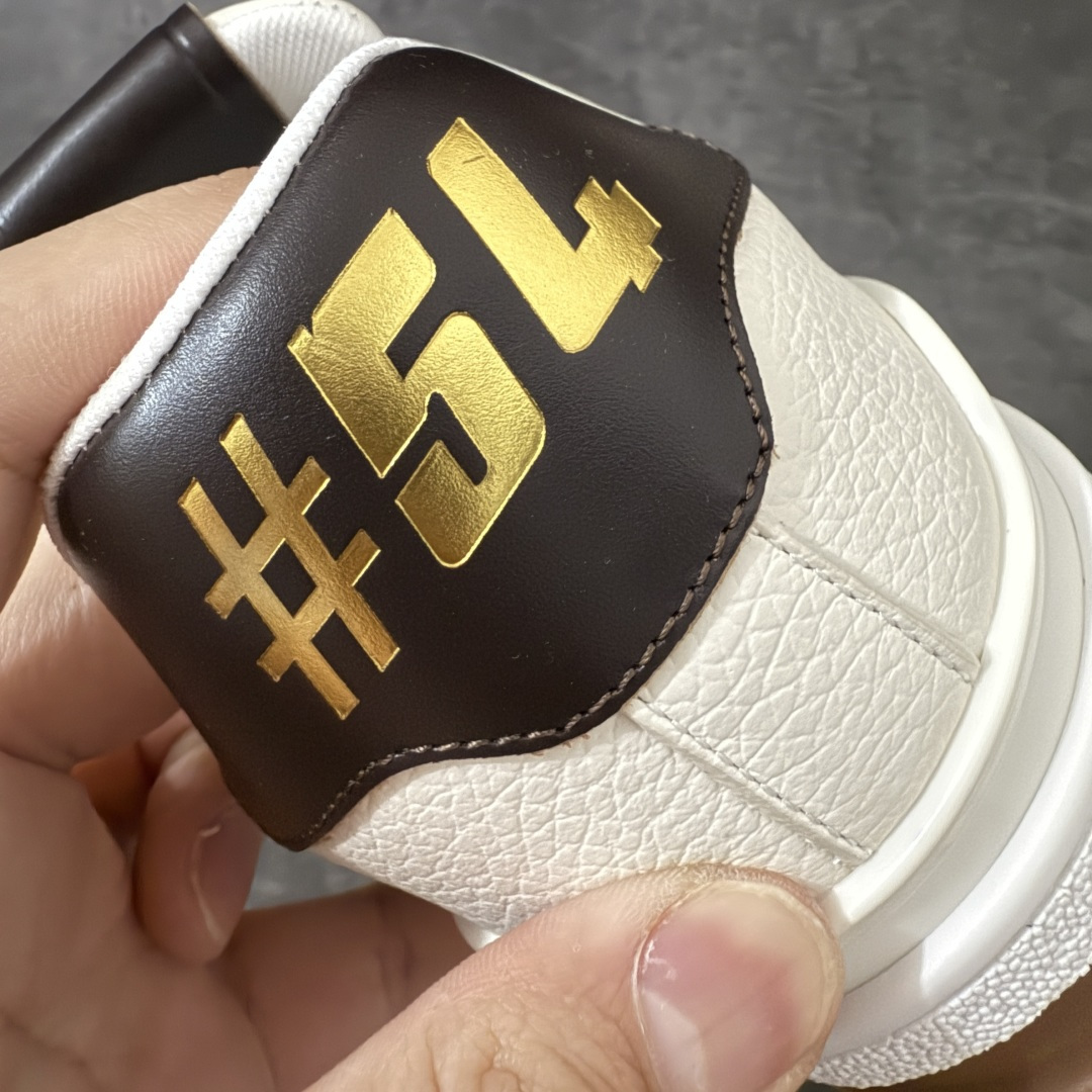 图片[2]-【天花板/Goat版】 市场最强版 没有之一的存在💪🏻 Louis Vuitton LV Trainer 系列全新版上架 手里有正品的可以对比下🆚懂货的看细节‼️ 此版品质是市场从未达到的新高度！ 整体版型 皮料 牛仔布的色差 压花纹路清晰度 后跟版型等等 都可以自行对比[机智]吊打市场所有货，怒甩十条街的那种，直接来正品对比图🆚，欢迎拿市场各大工厂的货来对比！ 尺码：40-45码-选品中心