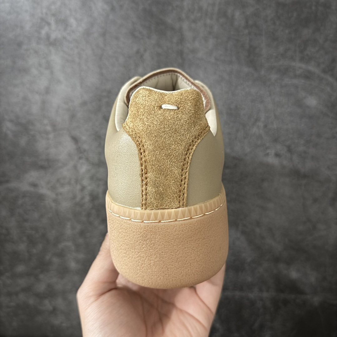 图片[4]-【广东纯原版】MaisonMargiela MM6 马吉拉 25/ 最新 厚底 德训鞋 休闲 运动鞋，原版购入开发 做货 鬼才设计师品牌，一个轻奢品牌 这一款德国训练鞋延续了经典的T形真皮拼接设计，经过设计团队多次的精心改良，只为让您体验最原始的军旅味道~材质：特殊材料/布面，柔软细腻的特点与时尚潮流的布面相结合，使其既有超高的柔软舒适度，又同时保持不错的透气性能~舒适与质感并行，轻松驾驭四季穿着任何搭配。 ✔️面料：原版定制进口牛皮 ✔️内里：牛皮 ✔️大底：原版1：1开模 ✔️底厚：5CM 尺码：35-40-选品中心