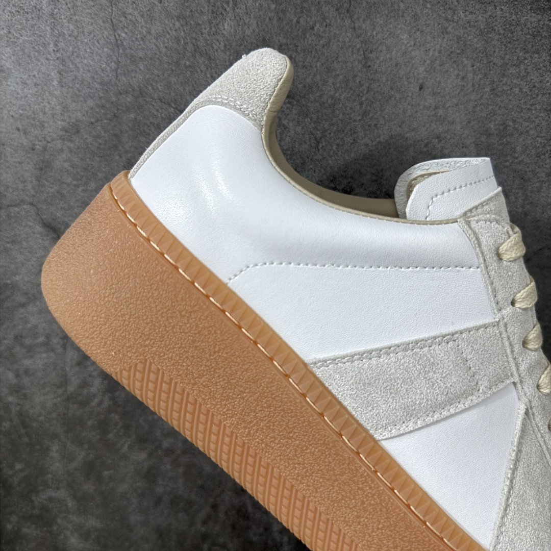 图片[7]-【广东纯原版】MaisonMargiela MM6 马吉拉 25/ 最新 厚底 德训鞋 休闲 运动鞋，原版购入开发 做货 鬼才设计师品牌，一个轻奢品牌 这一款德国训练鞋延续了经典的T形真皮拼接设计，经过设计团队多次的精心改良，只为让您体验最原始的军旅味道~材质：特殊材料/布面，柔软细腻的特点与时尚潮流的布面相结合，使其既有超高的柔软舒适度，又同时保持不错的透气性能~舒适与质感并行，轻松驾驭四季穿着任何搭配。 ✔️面料：原版定制进口牛皮 ✔️内里：牛皮 ✔️大底：原版1：1开模 ✔️底厚：5CM 尺码：35-40-选品中心