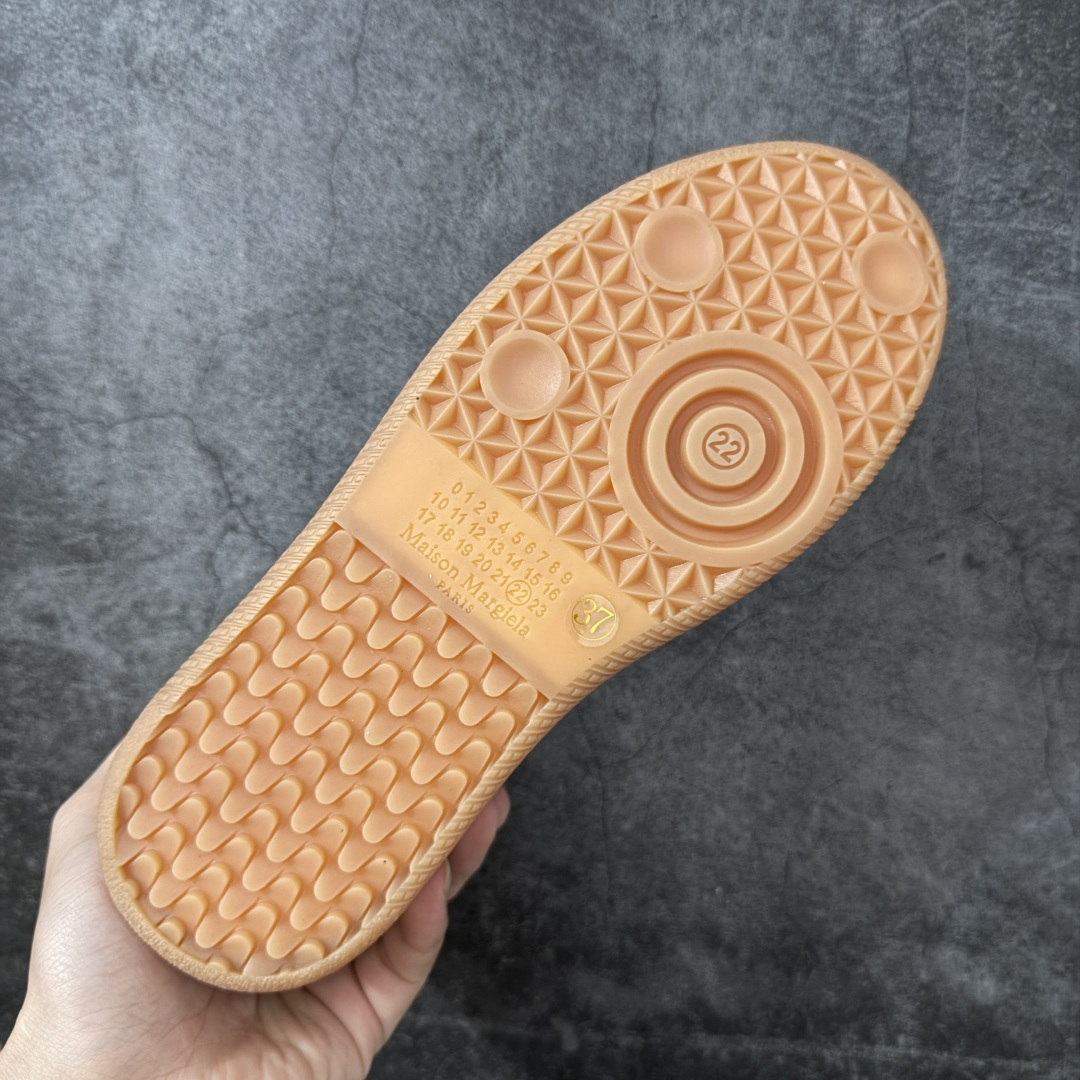 图片[9]-【广东纯原版】MaisonMargiela MM6 马吉拉 25/ 最新 厚底 德训鞋 休闲 运动鞋，原版购入开发 做货 鬼才设计师品牌，一个轻奢品牌 这一款德国训练鞋延续了经典的T形真皮拼接设计，经过设计团队多次的精心改良，只为让您体验最原始的军旅味道~材质：特殊材料/布面，柔软细腻的特点与时尚潮流的布面相结合，使其既有超高的柔软舒适度，又同时保持不错的透气性能~舒适与质感并行，轻松驾驭四季穿着任何搭配。 ✔️面料：原版定制进口牛皮 ✔️内里：牛皮 ✔️大底：原版1：1开模 ✔️底厚：5CM 尺码：35-40-选品中心