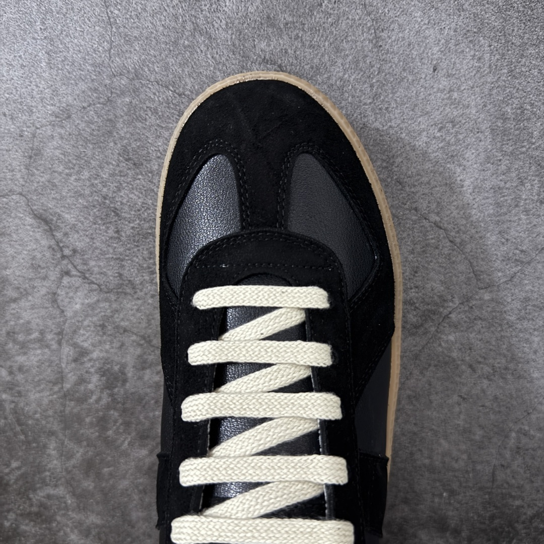 图片[5]-【广东纯原版】MaisonMargiela MM6 马吉拉 25/ 最新 厚底 德训鞋 休闲 运动鞋，原版购入开发 做货 鬼才设计师品牌，一个轻奢品牌 这一款德国训练鞋延续了经典的T形真皮拼接设计，经过设计团队多次的精心改良，只为让您体验最原始的军旅味道~材质：特殊材料/布面，柔软细腻的特点与时尚潮流的布面相结合，使其既有超高的柔软舒适度，又同时保持不错的透气性能~舒适与质感并行，轻松驾驭四季穿着任何搭配。 ✔️面料：原版定制进口牛皮 ✔️内里：牛皮 ✔️大底：原版1：1开模 ✔️底厚：5CM 尺码：35-40-选品中心