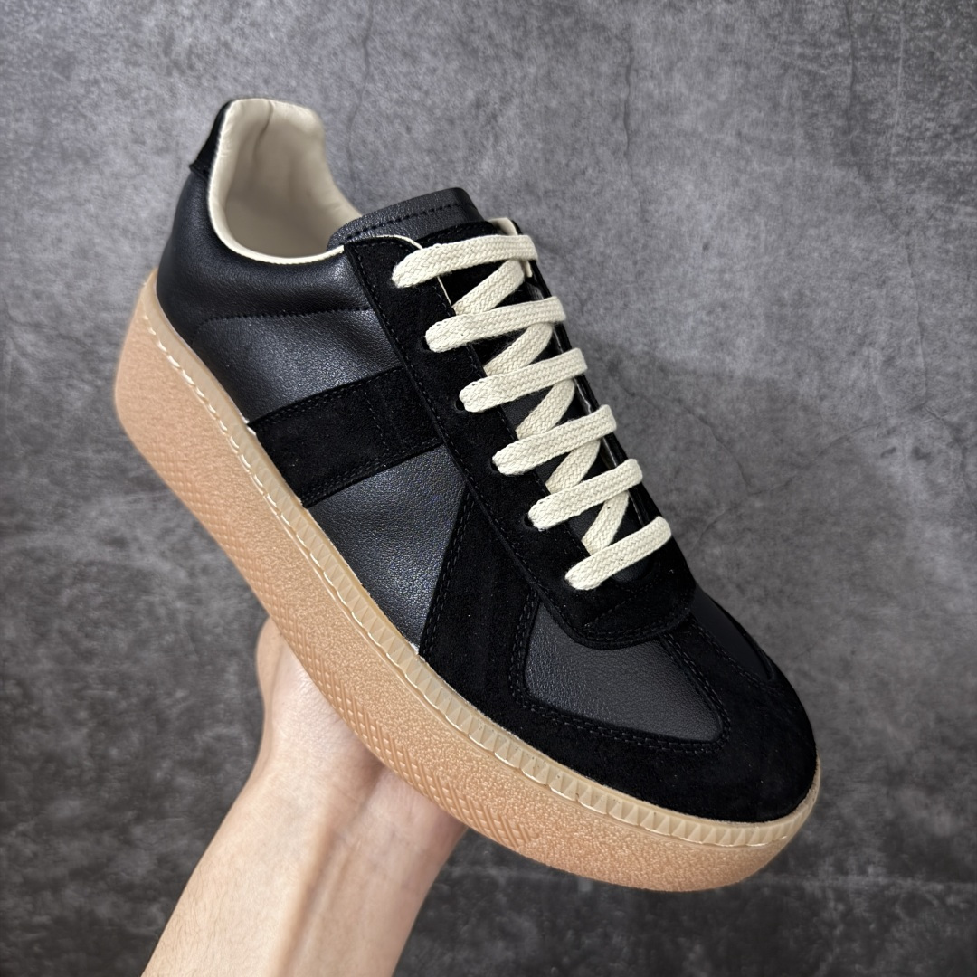 图片[3]-【广东纯原版】MaisonMargiela MM6 马吉拉 25/ 最新 厚底 德训鞋 休闲 运动鞋，原版购入开发 做货 鬼才设计师品牌，一个轻奢品牌 这一款德国训练鞋延续了经典的T形真皮拼接设计，经过设计团队多次的精心改良，只为让您体验最原始的军旅味道~材质：特殊材料/布面，柔软细腻的特点与时尚潮流的布面相结合，使其既有超高的柔软舒适度，又同时保持不错的透气性能~舒适与质感并行，轻松驾驭四季穿着任何搭配。 ✔️面料：原版定制进口牛皮 ✔️内里：牛皮 ✔️大底：原版1：1开模 ✔️底厚：5CM 尺码：35-40-选品中心