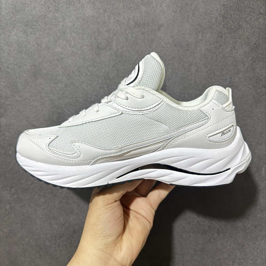 图片[2]-【公司级】Mizuno 美津浓 Wave Rider β 舒适百搭潮流 网布合成革 低帮跑步鞋 美津浓（Mizuno）是日本美津浓株式会社于1906年创立的运动品牌，经过一个多世纪的不断努力现已成为世界著名的运动器具、服装和鞋类生产商。美津浓力求服务于各类运动项目，并竭力使运动生活更加愉快和振奋。产品种类齐全，覆盖几乎全部主要运动项目，达到30万多个品类。 货号：D1GA330802 尺码：36-45带半码-选品中心
