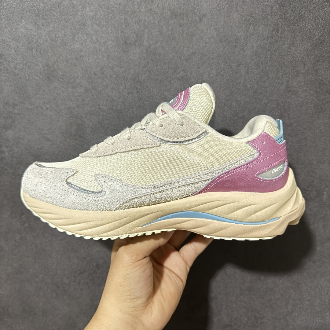 图片[2]-【公司级】Mizuno 美津浓 Wave Rider β 舒适百搭潮流 网布合成革 低帮跑步鞋 美津浓（Mizuno）是日本美津浓株式会社于1906年创立的运动品牌，经过一个多世纪的不断努力现已成为世界著名的运动器具、服装和鞋类生产商。美津浓力求服务于各类运动项目，并竭力使运动生活更加愉快和振奋。产品种类齐全，覆盖几乎全部主要运动项目，达到30万多个品类。 货号：D1GA330802 尺码：36-45带半码-选品中心