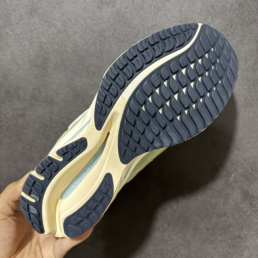 图片[9]-【公司级】Mizuno 美津浓 Wave Rider β 舒适百搭潮流 网布合成革 低帮跑步鞋 美津浓（Mizuno）是日本美津浓株式会社于1906年创立的运动品牌，经过一个多世纪的不断努力现已成为世界著名的运动器具、服装和鞋类生产商。美津浓力求服务于各类运动项目，并竭力使运动生活更加愉快和振奋。产品种类齐全，覆盖几乎全部主要运动项目，达到30万多个品类。 货号：D1GA242401 尺码：36-45带半码-选品中心