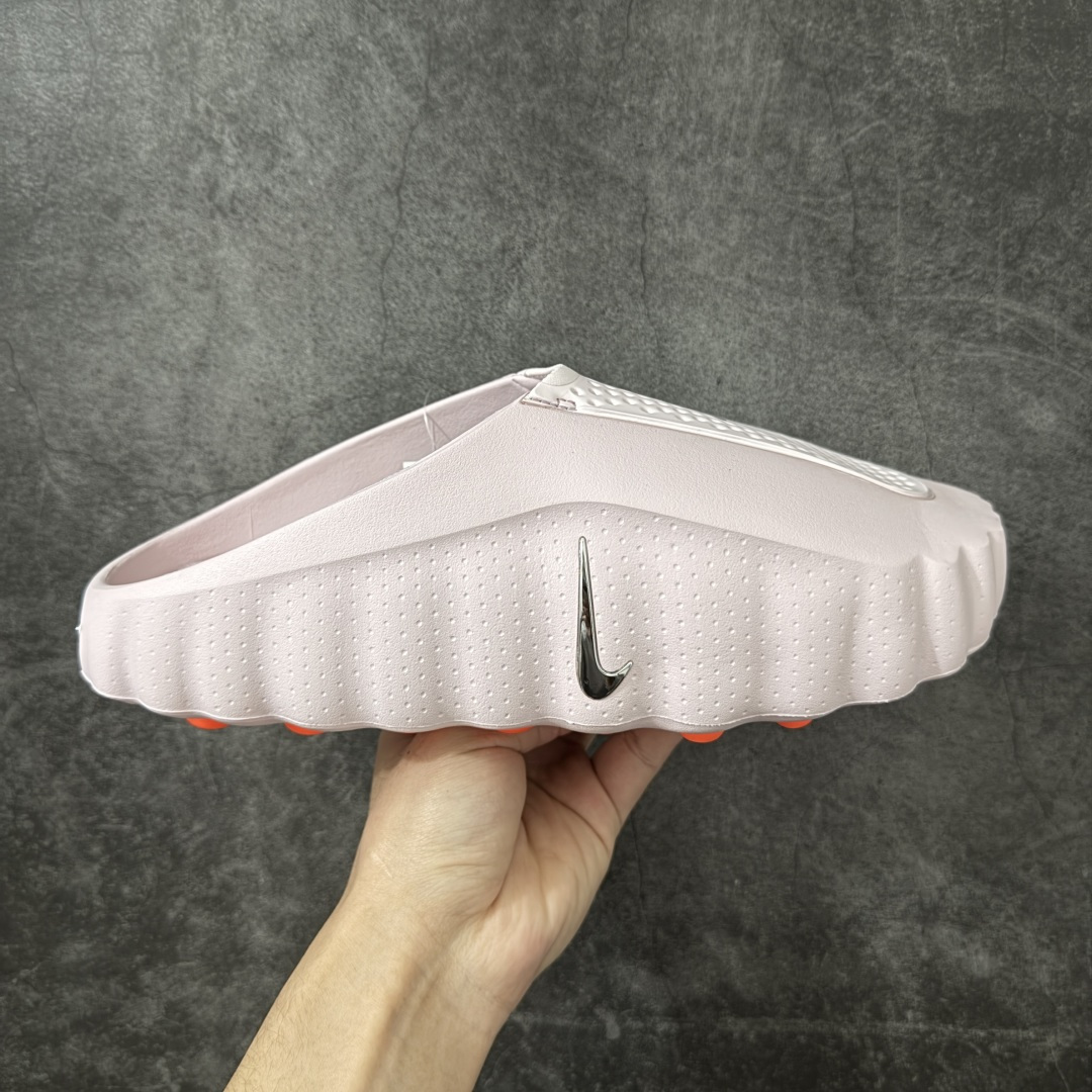 【XP纯原】Nike Mind 001 神经科学足底按摩包头拖鞋 晶洞黑蓝 HQ4307-400 同源ZP原材 匠心打造 🔹原厂MD一体发泡大底：全套原模开版，渐变雾面哑光喷漆，柔软回弹和ZP完全一致。 🔹22颗独立PEBAX泡棉按摩底：黑科技活塞式按摩脚感，踩下去的Q弹感和ZP无差。 🔹正确组合大底：鞋头前后跟橡胶贴片，耐磨防滑，细节还原到每一处。 🔹高还原细节：TPU电镀银Swoosh、针织透气鞋舌、高弹原鞋垫，清洁度拉满。 货号： IQ8502-001 尺码：36 36.5 37.5 38 38.5 39 40 40.5 41 42 42.5 43 44 44.5 45 46 47.5 48.5 ⚠️尺码提示：偏小一码，建议拍大一码，脚感更舒适。-选品中心
