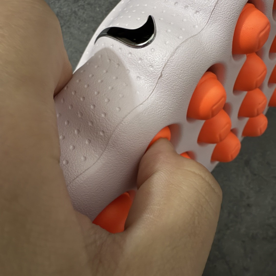 图片[8]-【XP纯原】Nike Mind 001 神经科学足底按摩包头拖鞋 晶洞黑蓝 HQ4309-610 同源ZP原材 匠心打造 🔹原厂MD一体发泡大底：全套原模开版，渐变雾面哑光喷漆，柔软回弹和ZP完全一致。 🔹22颗独立PEBAX泡棉按摩底：黑科技活塞式按摩脚感，踩下去的Q弹感和ZP无差。 🔹正确组合大底：鞋头前后跟橡胶贴片，耐磨防滑，细节还原到每一处。 🔹高还原细节：TPU电镀银Swoosh、针织透气鞋舌、高弹原鞋垫，清洁度拉满。 货号： IQ8502-001 尺码：36 36.5 37.5 38 38.5 39 40 40.5 41 42 42.5 43 44 44.5 45 46 47.5 48.5 ⚠️尺码提示：偏小一码，建议拍大一码，脚感更舒适。-选品中心