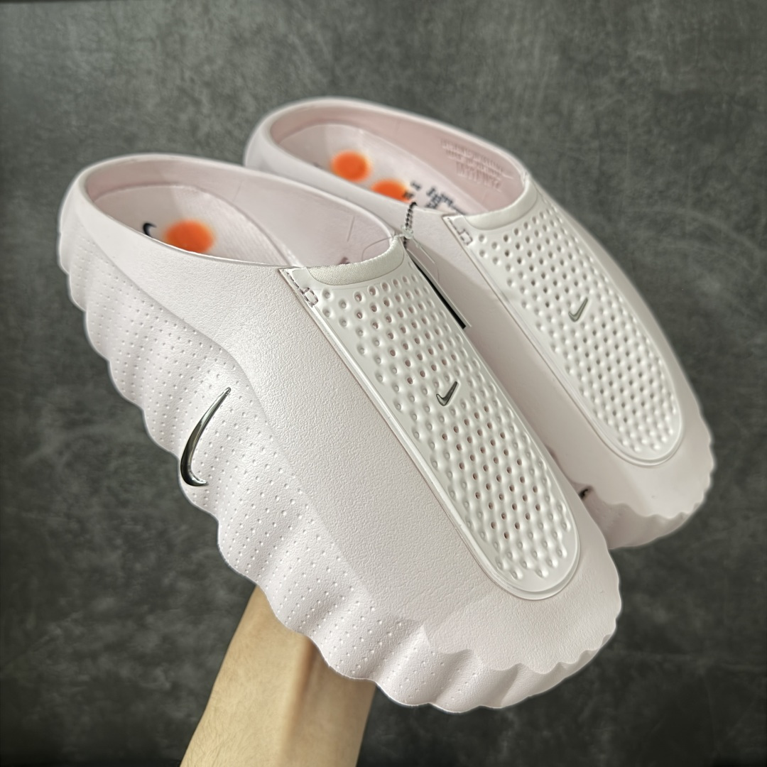 【XP纯原】Nike Mind 001 神经科学足底按摩包头拖鞋 晶洞黑蓝 HQ4309-610 同源ZP原材 匠心打造 🔹原厂MD一体发泡大底：全套原模开版，渐变雾面哑光喷漆，柔软回弹和ZP完全一致。 🔹22颗独立PEBAX泡棉按摩底：黑科技活塞式按摩脚感，踩下去的Q弹感和ZP无差。 🔹正确组合大底：鞋头前后跟橡胶贴片，耐磨防滑，细节还原到每一处。 🔹高还原细节：TPU电镀银Swoosh、针织透气鞋舌、高弹原鞋垫，清洁度拉满。 货号： IQ8502-001 尺码：36 36.5 37.5 38 38.5 39 40 40.5 41 42 42.5 43 44 44.5 45 46 47.5 48.5 ⚠️尺码提示：偏小一码，建议拍大一码，脚感更舒适。-选品中心