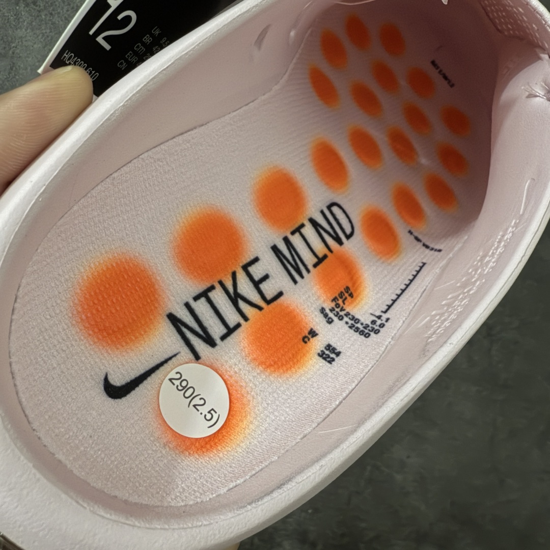 图片[6]-【XP纯原】Nike Mind 001 神经科学足底按摩包头拖鞋 晶洞黑蓝 HQ4309-610 同源ZP原材 匠心打造 🔹原厂MD一体发泡大底：全套原模开版，渐变雾面哑光喷漆，柔软回弹和ZP完全一致。 🔹22颗独立PEBAX泡棉按摩底：黑科技活塞式按摩脚感，踩下去的Q弹感和ZP无差。 🔹正确组合大底：鞋头前后跟橡胶贴片，耐磨防滑，细节还原到每一处。 🔹高还原细节：TPU电镀银Swoosh、针织透气鞋舌、高弹原鞋垫，清洁度拉满。 货号： IQ8502-001 尺码：36 36.5 37.5 38 38.5 39 40 40.5 41 42 42.5 43 44 44.5 45 46 47.5 48.5 ⚠️尺码提示：偏小一码，建议拍大一码，脚感更舒适。-选品中心