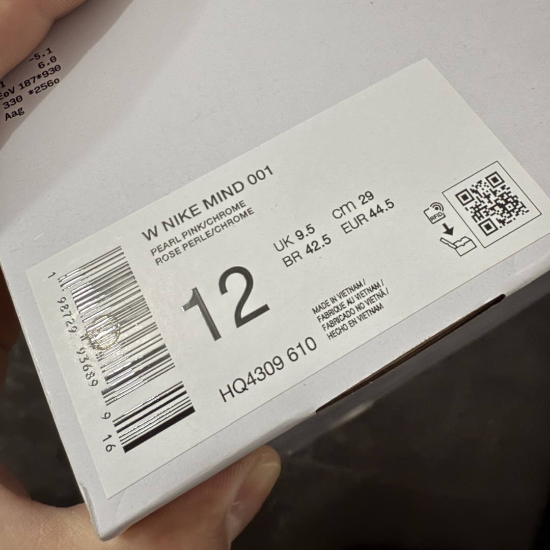 图片[10]-【XP纯原】Nike Mind 001 神经科学足底按摩包头拖鞋 晶洞黑蓝 HQ4309-610 同源ZP原材 匠心打造 🔹原厂MD一体发泡大底：全套原模开版，渐变雾面哑光喷漆，柔软回弹和ZP完全一致。 🔹22颗独立PEBAX泡棉按摩底：黑科技活塞式按摩脚感，踩下去的Q弹感和ZP无差。 🔹正确组合大底：鞋头前后跟橡胶贴片，耐磨防滑，细节还原到每一处。 🔹高还原细节：TPU电镀银Swoosh、针织透气鞋舌、高弹原鞋垫，清洁度拉满。 货号： IQ8502-001 尺码：36 36.5 37.5 38 38.5 39 40 40.5 41 42 42.5 43 44 44.5 45 46 47.5 48.5 ⚠️尺码提示：偏小一码，建议拍大一码，脚感更舒适。-选品中心