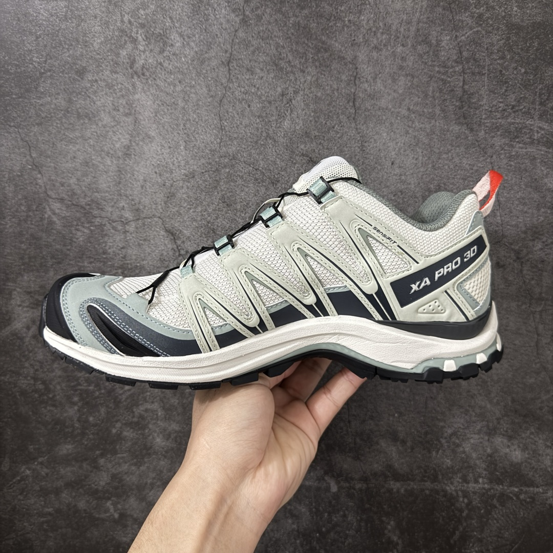 图片[2]-【绿x版】SALOMON XA Pro 3D ADV 萨洛蒙潮流越野机能户外功能鞋 浅绿红 492619新配色出货 纯原外贸平台特供订单 耗时半年巨作 全套原纸板楦头开发 原厂特供网布配套加持 确保原汁原味 完美呈现版型 原档数据独家私模五层组合大底 男女鞋同步官方开发至46.5 原装Ortholite轻量化鞋垫 中底布带钢印编号 原厂TPU锁扣 进口港宝加持 后跟自然饱满 还原公司包裹性 鞋面采用SENSIFT贴合技术 全方位贴合包裹脚型 鞋跟部鞋底牵引设计 提供强大的抓地性能 更适应野外崎岖不平的道路 其3D ADVANCED CHASSIS底盘 材料轻量大化 钉齿设计更具稳定性 防护性 鞋底易磨损区运用CONTAGRIP高耐磨材料 应对城市硬质路面长距离跑考验 尺码：36 36.5 37.5 38 38.5 39 40 40.5 41 42 42.5 43 44 44.5 45 46 46.5-选品中心