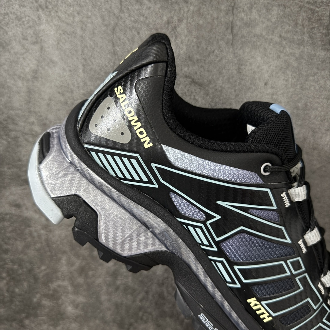 图片[7]-【纯原版】Salomon XT-4K Kith 萨洛蒙系列低帮城市越野机能透气休闲运动鞋 454508 鞋舌处附有迷你网眼袋收纳鞋绳以及下方的多色 Logo 标签 接着搭载奶油色 ACS 技术中底以及金色 TPU 塑料部件提升鞋款耐用性 中底与鞋面之间饰有海蓝色条状细节有效增添鞋款层次 最后应用黑色 Contragrip Chevron 外底完成鞋款设计 这次配色颇为高调 两款配色均以绚丽的渐变设计呈现 一款以粉紫渐变主打 另一款以黄绿渐变呈现 视觉效果相当吸睛 鞋面的使用玻璃纤维覆盖物加固 并通过细绳扣系带系统进行锁定 Salomon 的品牌logo 出现在脚后跟和前掌部位 中底虽然偏薄 但非常耐用 与模压塑料ACS 框架以及致密AC2 Muscle 鞋底单元结合 能够提供出色的支撑力和缓冲性 尺码：36 36.5 37.5 38 38.5 39 40 40.5 41 42 42.5 43 44 44.5 45-选品中心