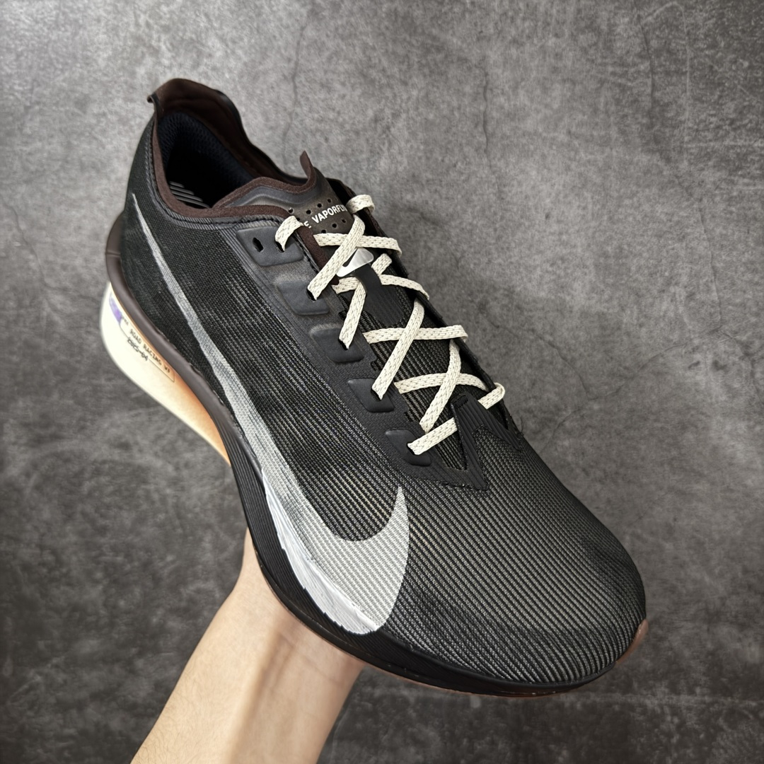 图片[3]-【XE纯原版】Nike ZoomX Vaporfly NEXT%4 减震马拉松跑步鞋 IH4453-220 全掌真碳板 原楦原纸版数据开发  目前市场最强品质 原版购入开发 原版定制网纱鞋面 分体式组合大底 中间层夹心全掌抗扭碳板 下层一次ReactX泡棉 区别市场一体底 超高质检清洁度 一切材质配件均与原版一致 原楦原纸板开发 匹配原版98%以上 完美弧度版型 原厂鞋标 立体反光鞋盒标 高端玩家必推版本 高价零售必推版本 欢迎对比市面任意版本‼️ 这双鞋简直是时尚与科技的完美融合，质感爆棚，搭配超亮眼的银色大勾子，瞬间成为街头焦点。不仅颜值在线，缓震性能更是一绝 不管是日常出街还是慢跑锻炼，都能给双脚极致舒适体验。  码数超全，36- 46 码任你选！别犹豫啦，穿上它，轻松走出潮流范，开启你的时尚运动新旅程 码段：36-46-选品中心