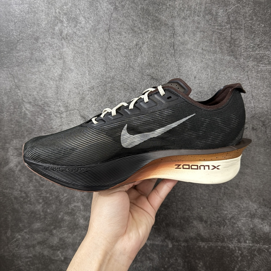 图片[2]-【XE纯原版】Nike ZoomX Vaporfly NEXT%4 减震马拉松跑步鞋 IH4453-220 全掌真碳板 原楦原纸版数据开发  目前市场最强品质 原版购入开发 原版定制网纱鞋面 分体式组合大底 中间层夹心全掌抗扭碳板 下层一次ReactX泡棉 区别市场一体底 超高质检清洁度 一切材质配件均与原版一致 原楦原纸板开发 匹配原版98%以上 完美弧度版型 原厂鞋标 立体反光鞋盒标 高端玩家必推版本 高价零售必推版本 欢迎对比市面任意版本‼️ 这双鞋简直是时尚与科技的完美融合，质感爆棚，搭配超亮眼的银色大勾子，瞬间成为街头焦点。不仅颜值在线，缓震性能更是一绝 不管是日常出街还是慢跑锻炼，都能给双脚极致舒适体验。  码数超全，36- 46 码任你选！别犹豫啦，穿上它，轻松走出潮流范，开启你的时尚运动新旅程 码段：36-46-选品中心