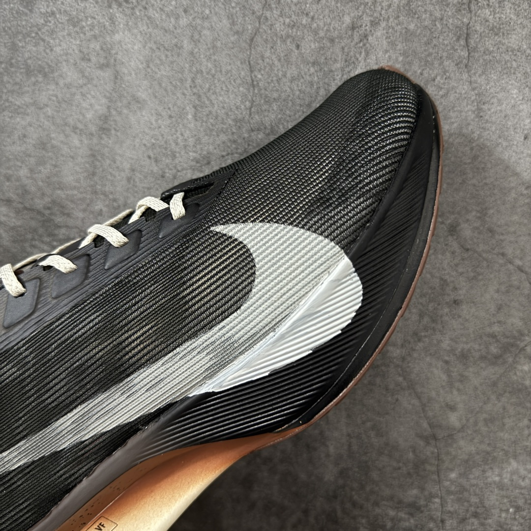 图片[6]-【XE纯原版】Nike ZoomX Vaporfly NEXT%4 减震马拉松跑步鞋 IH4453-220 全掌真碳板 原楦原纸版数据开发  目前市场最强品质 原版购入开发 原版定制网纱鞋面 分体式组合大底 中间层夹心全掌抗扭碳板 下层一次ReactX泡棉 区别市场一体底 超高质检清洁度 一切材质配件均与原版一致 原楦原纸板开发 匹配原版98%以上 完美弧度版型 原厂鞋标 立体反光鞋盒标 高端玩家必推版本 高价零售必推版本 欢迎对比市面任意版本‼️ 这双鞋简直是时尚与科技的完美融合，质感爆棚，搭配超亮眼的银色大勾子，瞬间成为街头焦点。不仅颜值在线，缓震性能更是一绝 不管是日常出街还是慢跑锻炼，都能给双脚极致舒适体验。  码数超全，36- 46 码任你选！别犹豫啦，穿上它，轻松走出潮流范，开启你的时尚运动新旅程 码段：36-46-选品中心