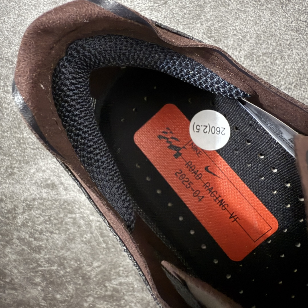 图片[8]-【XE纯原版】Nike ZoomX Vaporfly NEXT%4 减震马拉松跑步鞋 IH4453-220 全掌真碳板 原楦原纸版数据开发  目前市场最强品质 原版购入开发 原版定制网纱鞋面 分体式组合大底 中间层夹心全掌抗扭碳板 下层一次ReactX泡棉 区别市场一体底 超高质检清洁度 一切材质配件均与原版一致 原楦原纸板开发 匹配原版98%以上 完美弧度版型 原厂鞋标 立体反光鞋盒标 高端玩家必推版本 高价零售必推版本 欢迎对比市面任意版本‼️ 这双鞋简直是时尚与科技的完美融合，质感爆棚，搭配超亮眼的银色大勾子，瞬间成为街头焦点。不仅颜值在线，缓震性能更是一绝 不管是日常出街还是慢跑锻炼，都能给双脚极致舒适体验。  码数超全，36- 46 码任你选！别犹豫啦，穿上它，轻松走出潮流范，开启你的时尚运动新旅程 码段：36-46-选品中心