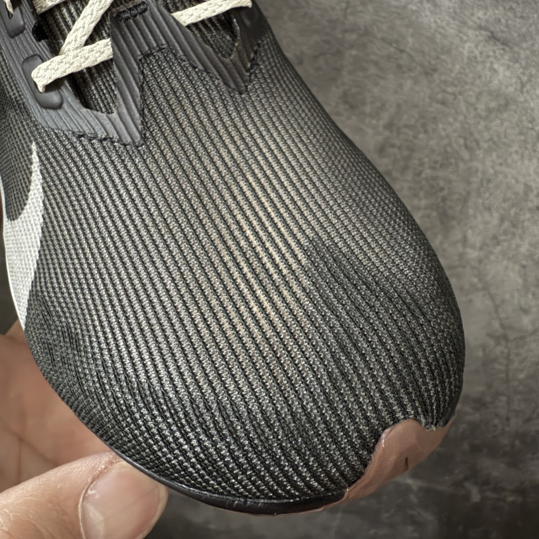 图片[5]-【XE纯原版】Nike ZoomX Vaporfly NEXT%4 减震马拉松跑步鞋 IH4453-220 全掌真碳板 原楦原纸版数据开发  目前市场最强品质 原版购入开发 原版定制网纱鞋面 分体式组合大底 中间层夹心全掌抗扭碳板 下层一次ReactX泡棉 区别市场一体底 超高质检清洁度 一切材质配件均与原版一致 原楦原纸板开发 匹配原版98%以上 完美弧度版型 原厂鞋标 立体反光鞋盒标 高端玩家必推版本 高价零售必推版本 欢迎对比市面任意版本‼️ 这双鞋简直是时尚与科技的完美融合，质感爆棚，搭配超亮眼的银色大勾子，瞬间成为街头焦点。不仅颜值在线，缓震性能更是一绝 不管是日常出街还是慢跑锻炼，都能给双脚极致舒适体验。  码数超全，36- 46 码任你选！别犹豫啦，穿上它，轻松走出潮流范，开启你的时尚运动新旅程 码段：36-46-选品中心