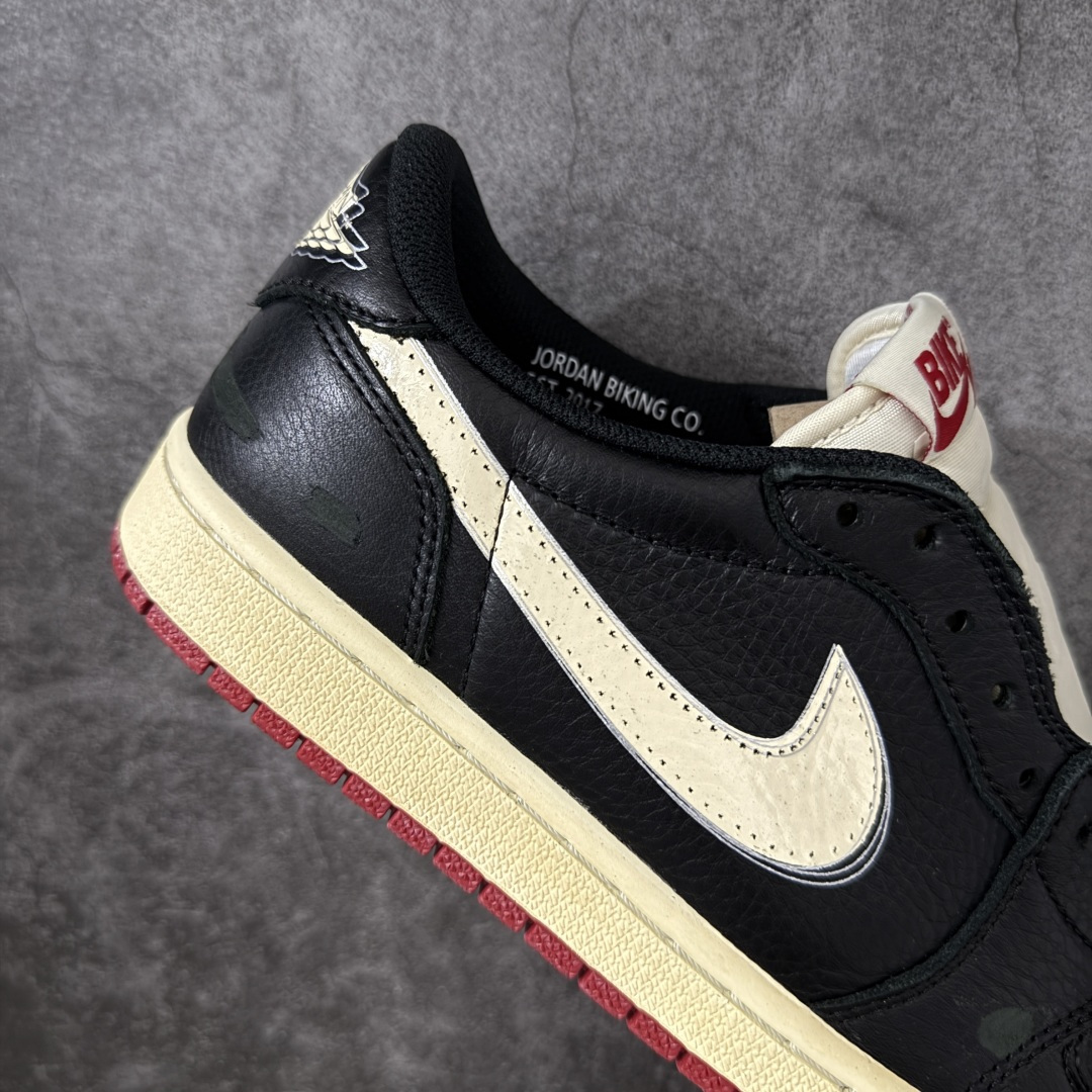图片[7]-【纯原F版】Nigel Sylvester x Air Jordan 1 Low OG Nitro \”Better With Time\” 低帮 黑白红 AJ1低邦 白黑红 尿渍2.0 男女同款 乔丹篮球鞋系列 国内一线头部知名大厂出品 高端外贸零售专供品质 原鞋原楦头纸板开发 原厂防尘纸 极致一眼正品既视感 以\”Better With Time\”（随时间而愈佳）为核心概念，通过刻意做旧工艺模拟BMX 运动自然磨损，黑色粒面皮革搭配人工刮痕、擦色，模仿长期骑行后的斑驳感，最特别的是刻意但不夸张的做旧处理；米白色的Swoosh Logo标志为整体增添了几分复古美感，而鞋垫与鞋舌上的\”Bike Air\”标志以及鞋身内衬的\”JJordan Biking Co. EST. 2017\”字样，则彰显了其联名身份；后跟Wings Logo则以米黄色压印呈现，鞋头外侧添加金属金色Mini Swoosh Logos，兼具辨识度与反光实用性；最后以氧化泛黄中底搭配红色橡胶外底完善整体设计收尾。 货号：IB8958-001 尺码：36-47.5带半码-选品中心