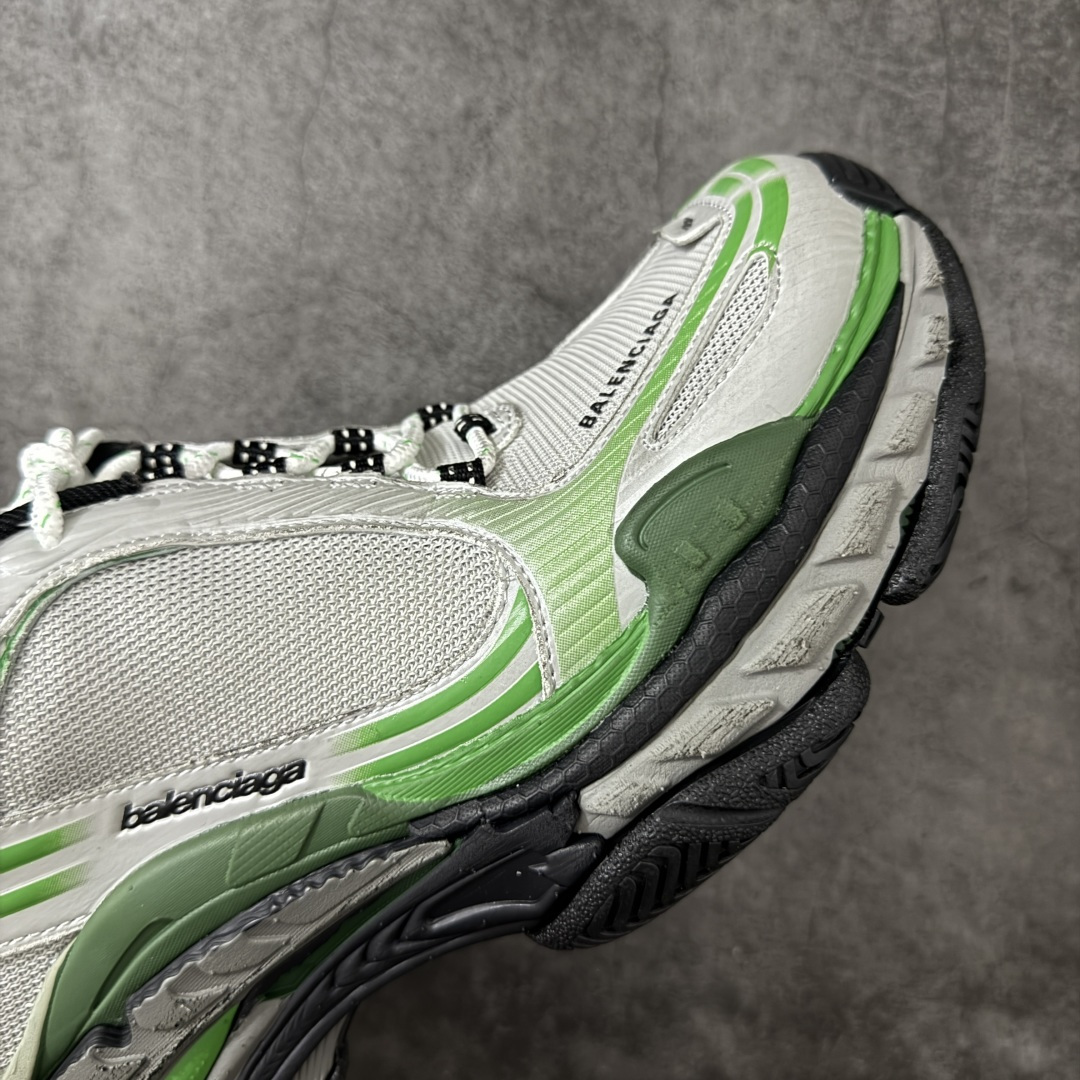 图片[6]-【XA版本】Balenciaga巴黎世家 Triple S .2 厚底系带 低帮 老爹鞋 Balenciaga是由被誉为代表二十世纪的伟大天才设计师 CristobalBalenciaga 创立的，在品牌创立的大半个世纪以来，巴黎世家一直以时尚、典雅闻名于时装界，它的主题产品有女士和男士提包、机车包、鞋子和时装，在15年王大仁卸任品牌设计师后，品牌的风格发生了翻天覆地的变化，凭借着人气超高的街头风T恤、老爹鞋等迅速霸屏各大时装周和时尚圈 货号：865849WTRS21011 尺码：35 36 37 38 39 40 41 42 43 44 45 46-选品中心