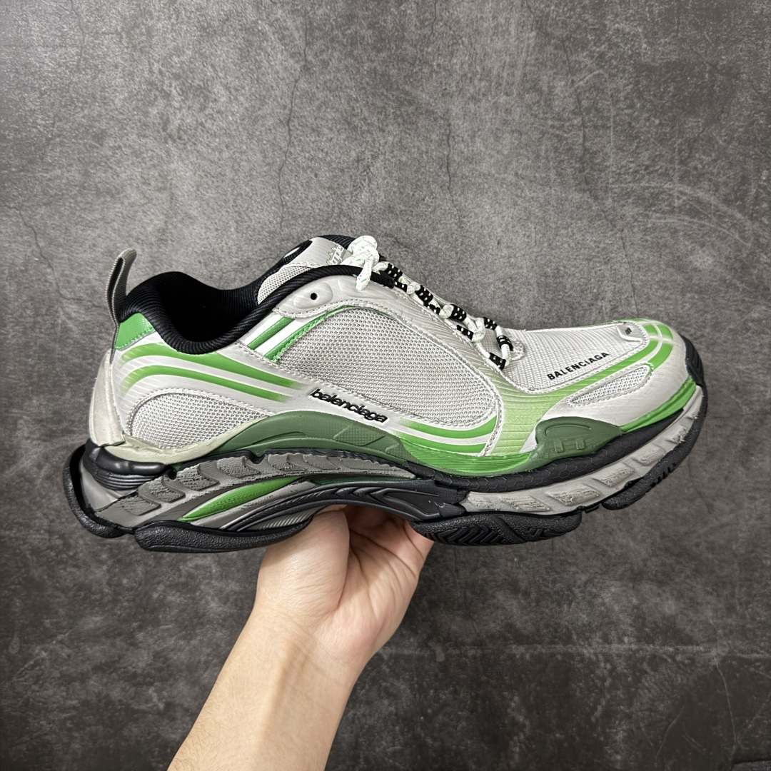 【XA版本】Balenciaga巴黎世家 Triple S .2 厚底系带 低帮 老爹鞋 Balenciaga是由被誉为代表二十世纪的伟大天才设计师 CristobalBalenciaga 创立的，在品牌创立的大半个世纪以来，巴黎世家一直以时尚、典雅闻名于时装界，它的主题产品有女士和男士提包、机车包、鞋子和时装，在15年王大仁卸任品牌设计师后，品牌的风格发生了翻天覆地的变化，凭借着人气超高的街头风T恤、老爹鞋等迅速霸屏各大时装周和时尚圈 货号：865849WTRS21011 尺码：35 36 37 38 39 40 41 42 43 44 45 46-选品中心