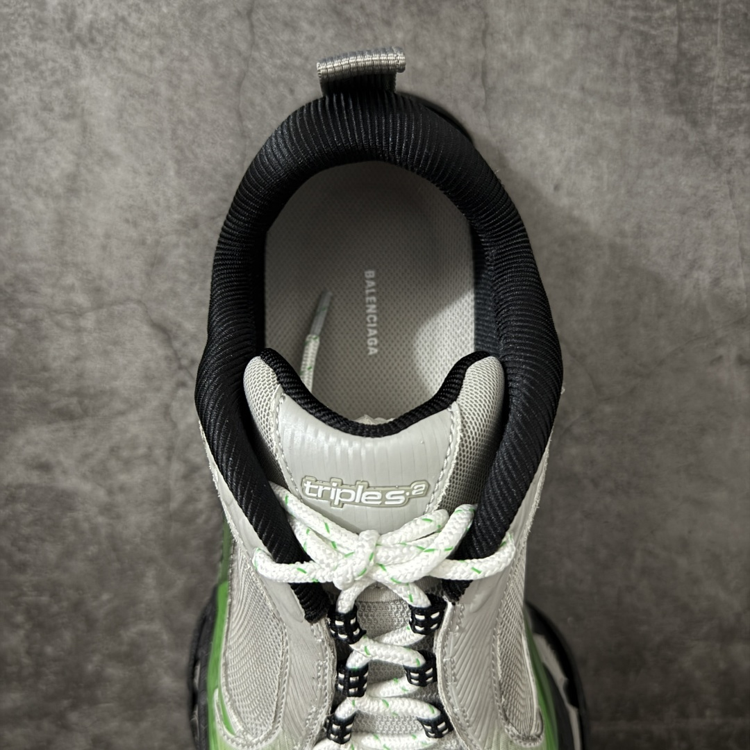 图片[8]-【XA版本】Balenciaga巴黎世家 Triple S .2 厚底系带 低帮 老爹鞋 Balenciaga是由被誉为代表二十世纪的伟大天才设计师 CristobalBalenciaga 创立的，在品牌创立的大半个世纪以来，巴黎世家一直以时尚、典雅闻名于时装界，它的主题产品有女士和男士提包、机车包、鞋子和时装，在15年王大仁卸任品牌设计师后，品牌的风格发生了翻天覆地的变化，凭借着人气超高的街头风T恤、老爹鞋等迅速霸屏各大时装周和时尚圈 货号：865849WTRS21011 尺码：35 36 37 38 39 40 41 42 43 44 45 46-选品中心