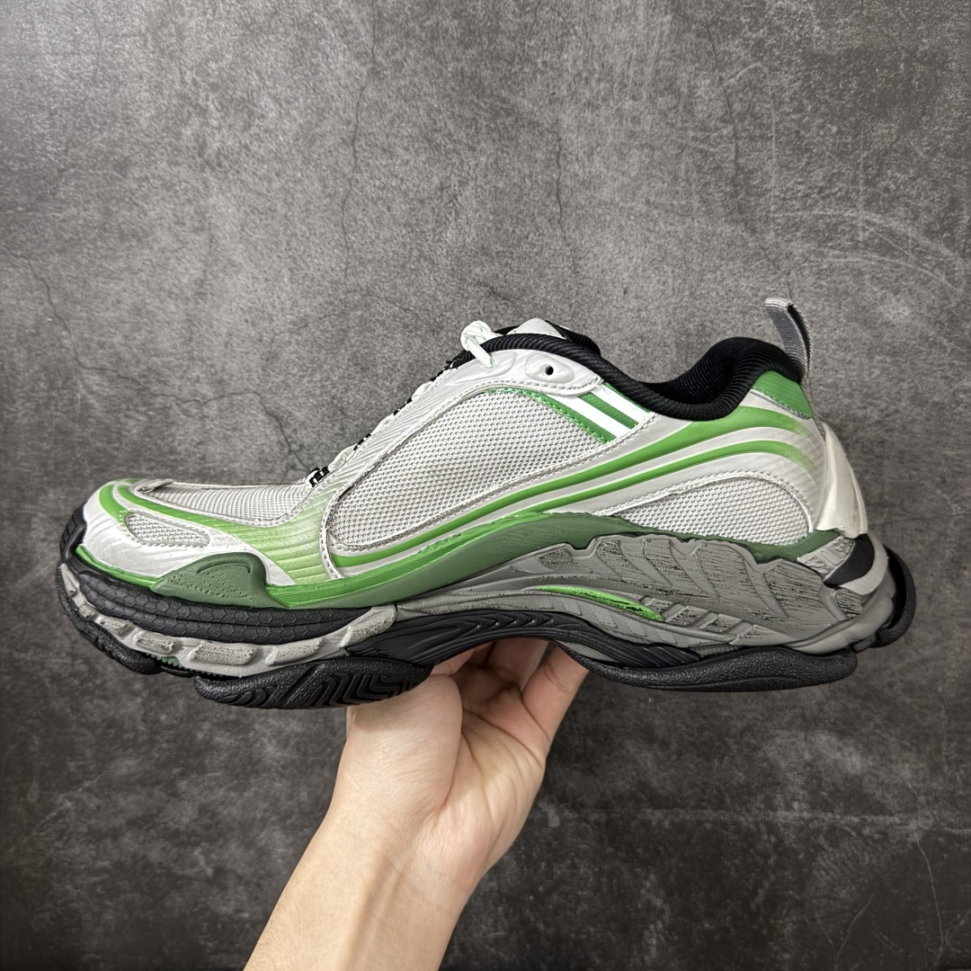 图片[2]-【XA版本】Balenciaga巴黎世家 Triple S .2 厚底系带 低帮 老爹鞋 Balenciaga是由被誉为代表二十世纪的伟大天才设计师 CristobalBalenciaga 创立的，在品牌创立的大半个世纪以来，巴黎世家一直以时尚、典雅闻名于时装界，它的主题产品有女士和男士提包、机车包、鞋子和时装，在15年王大仁卸任品牌设计师后，品牌的风格发生了翻天覆地的变化，凭借着人气超高的街头风T恤、老爹鞋等迅速霸屏各大时装周和时尚圈 货号：865849WTRS21011 尺码：35 36 37 38 39 40 41 42 43 44 45 46-选品中心