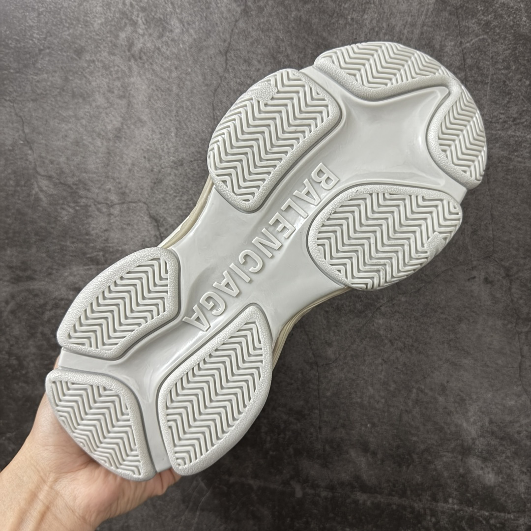图片[9]-【GO版本】Balenciaga巴黎世家 Triple S .2 厚底系带 低帮 老爹鞋 Balenciaga是由被誉为代表二十世纪的伟大天才设计师 CristobalBalenciaga 创立的，在品牌创立的大半个世纪以来，巴黎世家一直以时尚、典雅闻名于时装界，它的主题产品有女士和男士提包、机车包、鞋子和时装，在15年王大仁卸任品牌设计师后，品牌的风格发生了翻天覆地的变化，凭借着人气超高的街头风T恤、老爹鞋等迅速霸屏各大时装周和时尚圈 尺码：35 36 37 38 39 40 41 42 43 44 45 46-选品中心