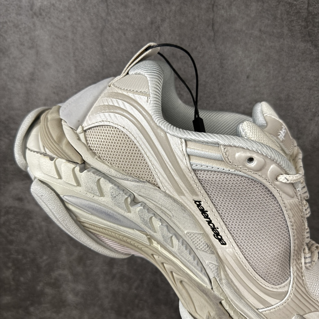 图片[7]-【GO版本】Balenciaga巴黎世家 Triple S .2 厚底系带 低帮 老爹鞋 Balenciaga是由被誉为代表二十世纪的伟大天才设计师 CristobalBalenciaga 创立的，在品牌创立的大半个世纪以来，巴黎世家一直以时尚、典雅闻名于时装界，它的主题产品有女士和男士提包、机车包、鞋子和时装，在15年王大仁卸任品牌设计师后，品牌的风格发生了翻天覆地的变化，凭借着人气超高的街头风T恤、老爹鞋等迅速霸屏各大时装周和时尚圈 尺码：35 36 37 38 39 40 41 42 43 44 45 46-选品中心